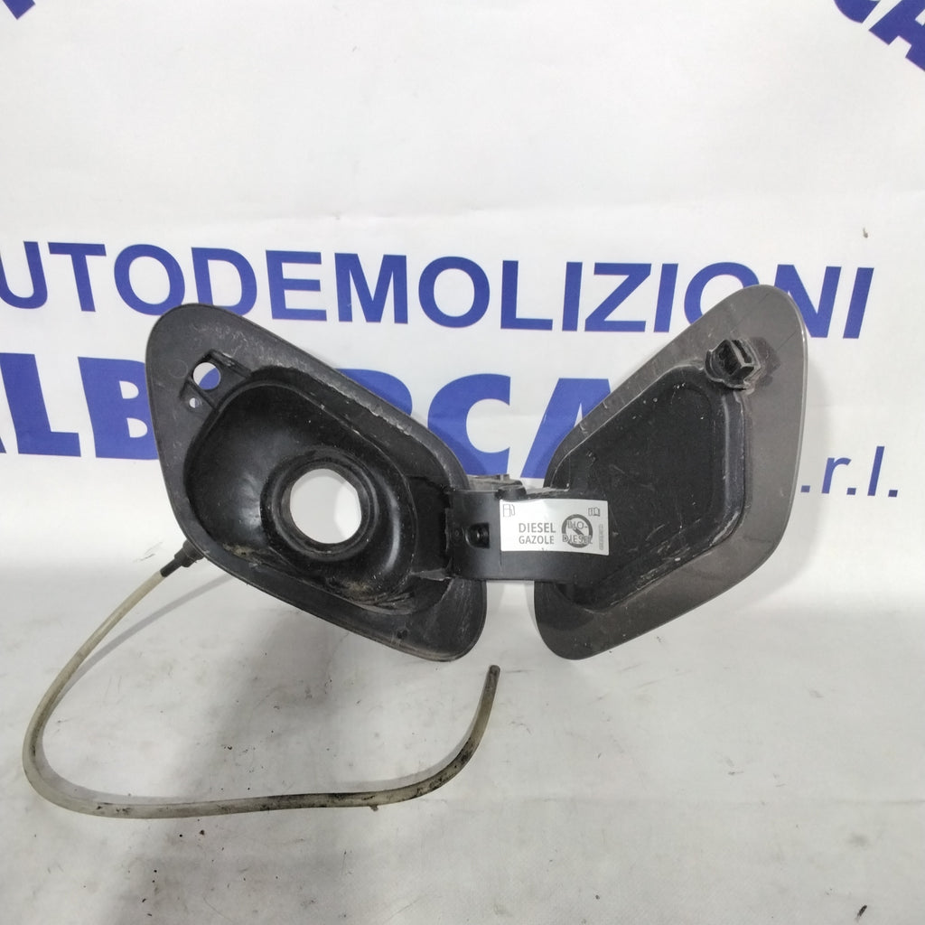 Tapa de combustible Volkswagen Golf 7 año 2017 código: 1K0010497C