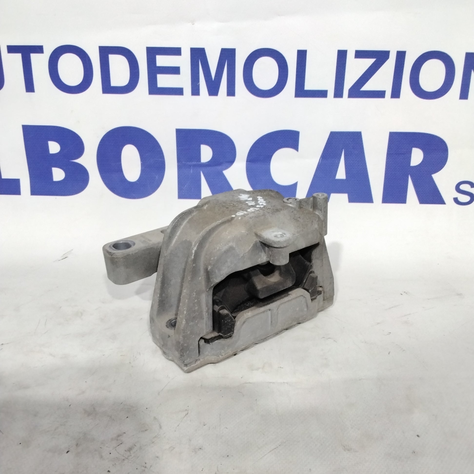 Supporto motore volkswagen golf 5 2.0 tdi anno 2008 codice :  1K0199262