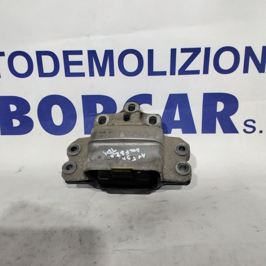 Soporte de motor Volkswagen Golf 5 izquierdo año 2007 código: 1K0109555