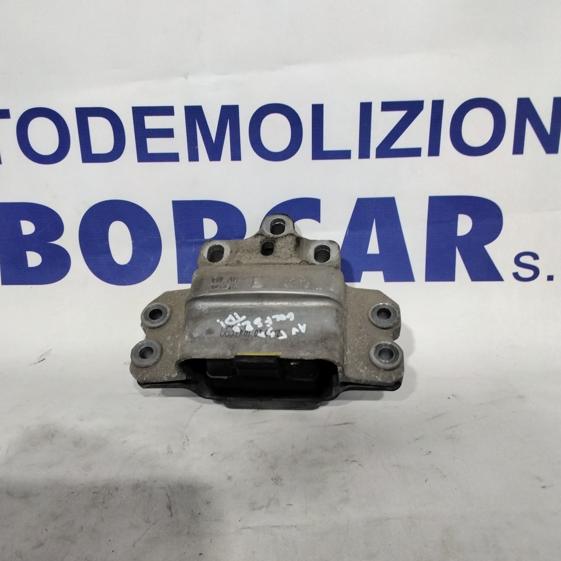 Soporte de motor Volkswagen Golf 5 izquierdo año 2007 código: 1K0109555