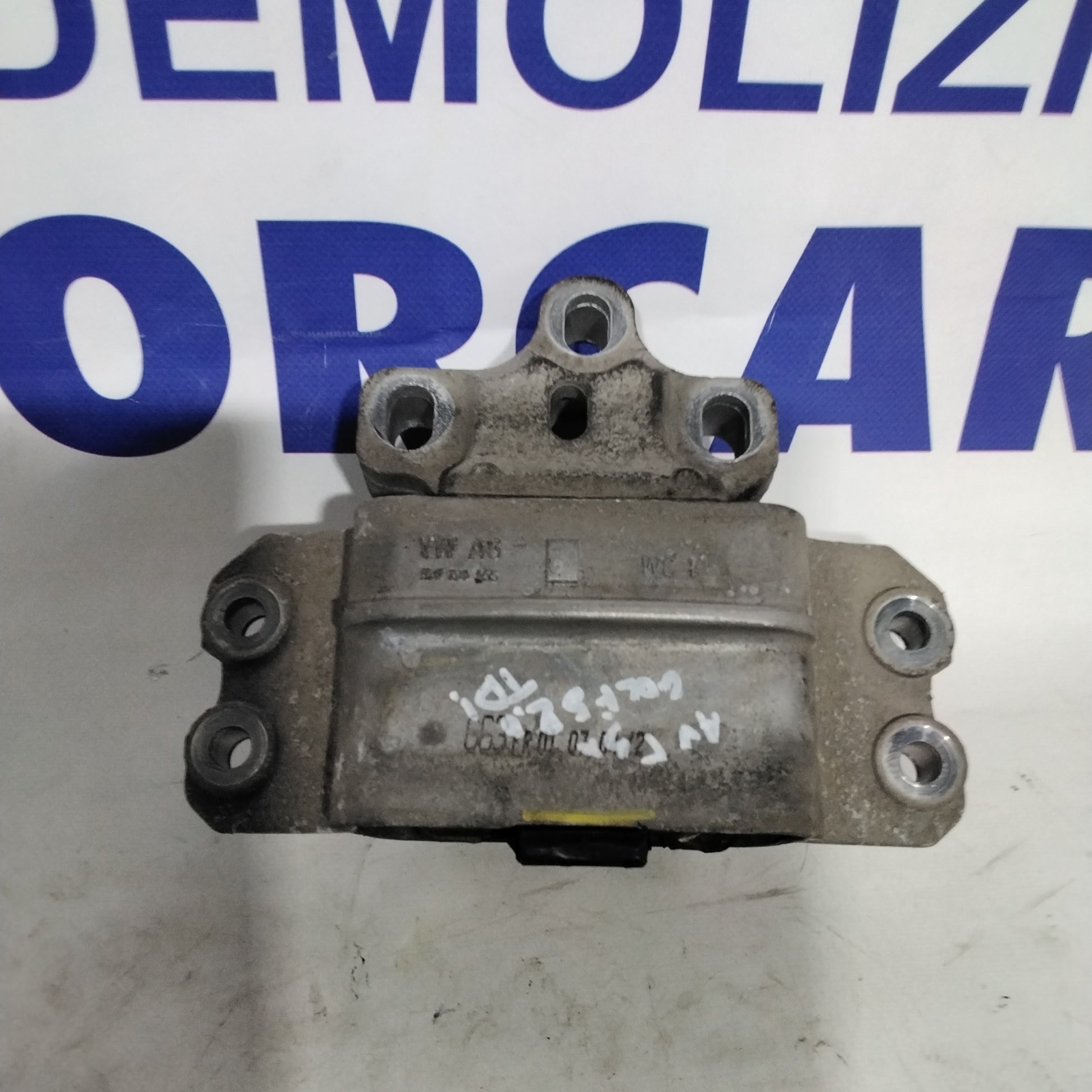 Soporte de motor Volkswagen Golf 5 izquierdo año 2007 código: 1K0109555