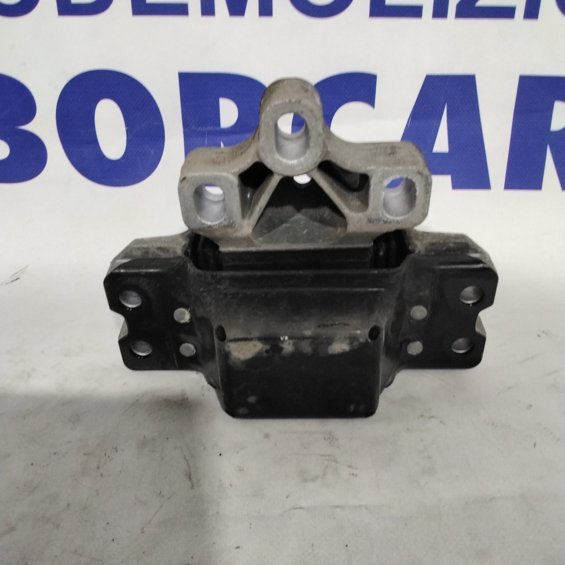 Soporte de motor Volkswagen Golf 5 izquierdo año 2007 código: 1K0109555
