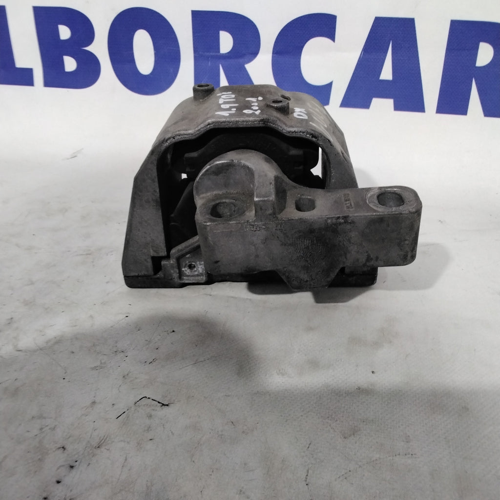 Soporte de motor derecho Volkswagen Golf 4 1.9 TDI año 2001 código: 1J0199262