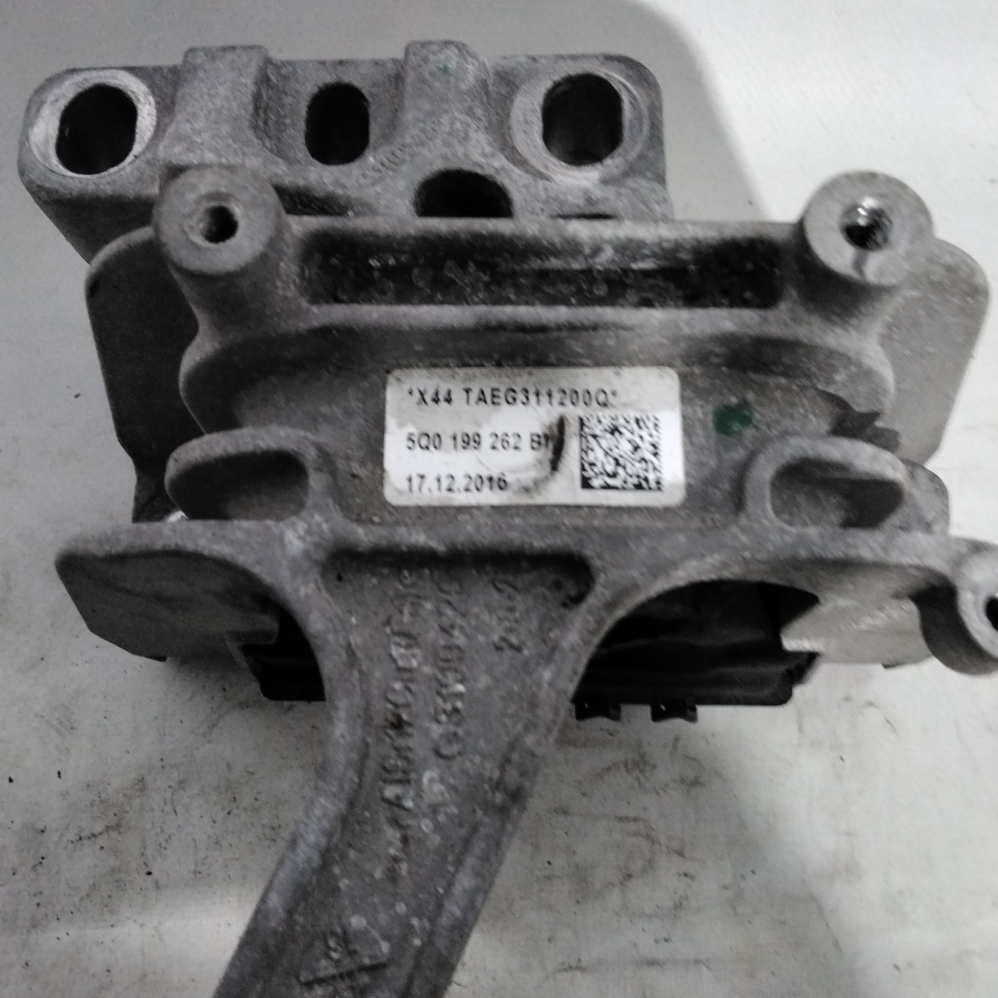 Supporto motore destro volkswagen golf 7 1.6 tdi anno 2017 codice:5Q199262