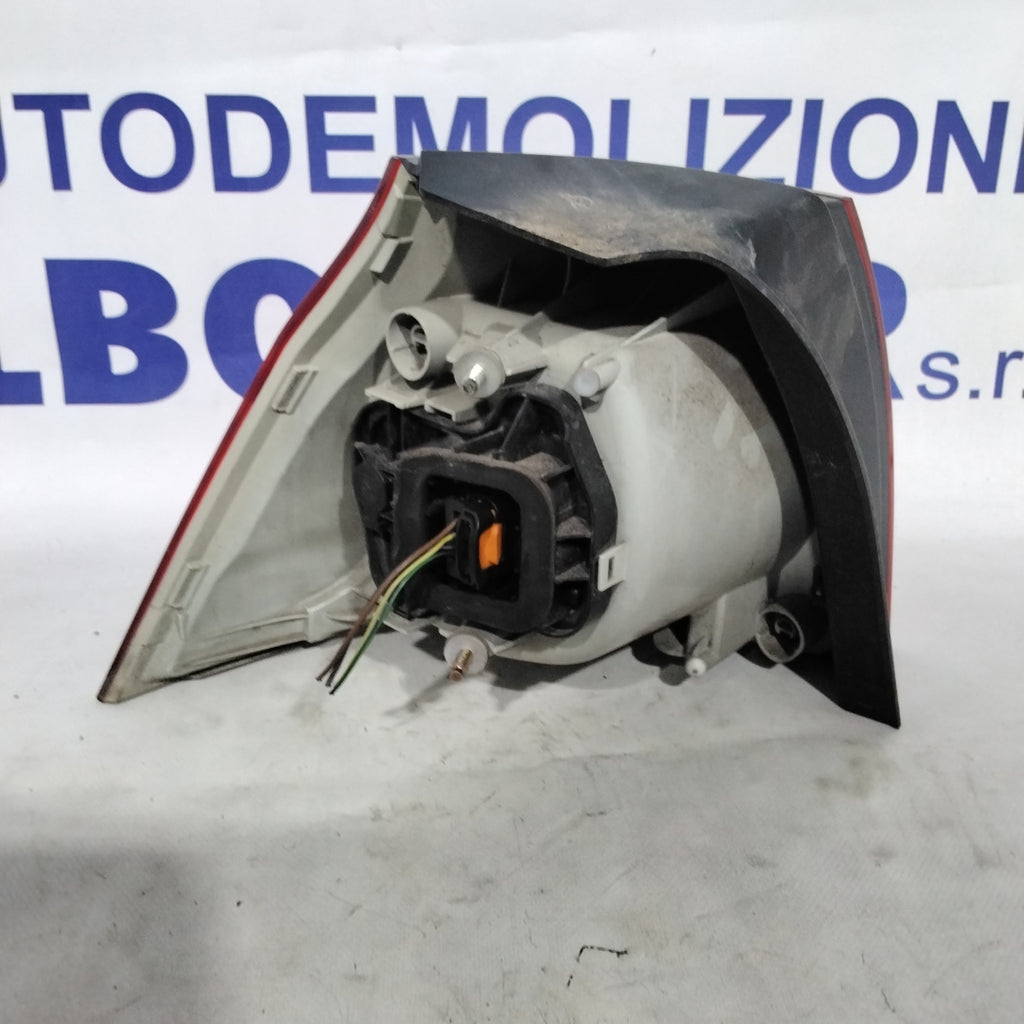 faro trasero derecho Volkswagen Golf 5 año 2004/2008 código 028490202