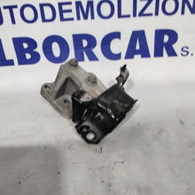 Carica l&#39;immagine nel visualizzatore di Gallery, Supporto motore sinistro ford fiesta 1.4 tdci anno 2010 codice:8V517M121AE
