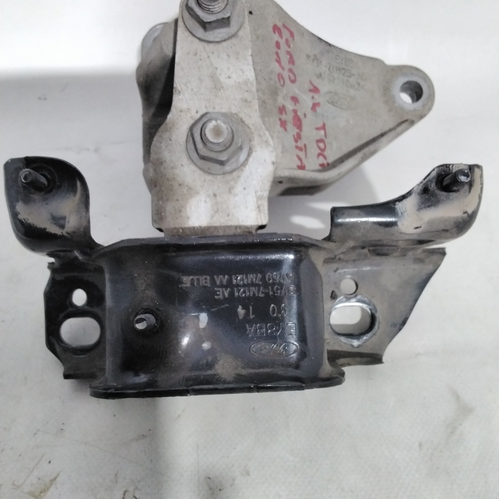 Supporto motore sinistro ford fiesta 1.4 tdci anno 2010 codice:8V517M121AE