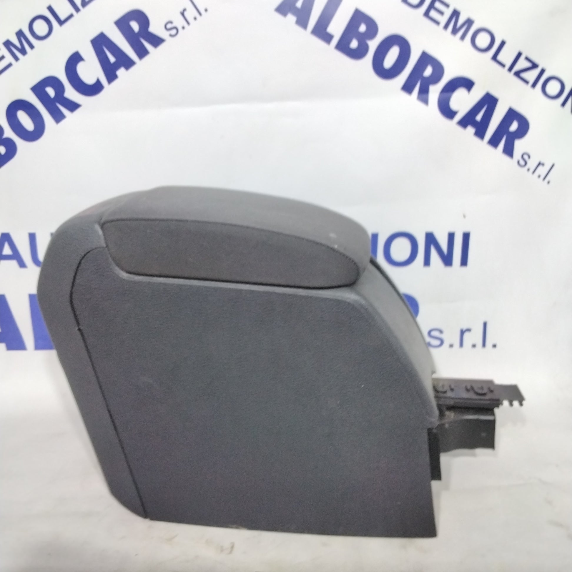 Volkswagen Golf 5 central tunnel armrest year 2005 part number: 1K0864251