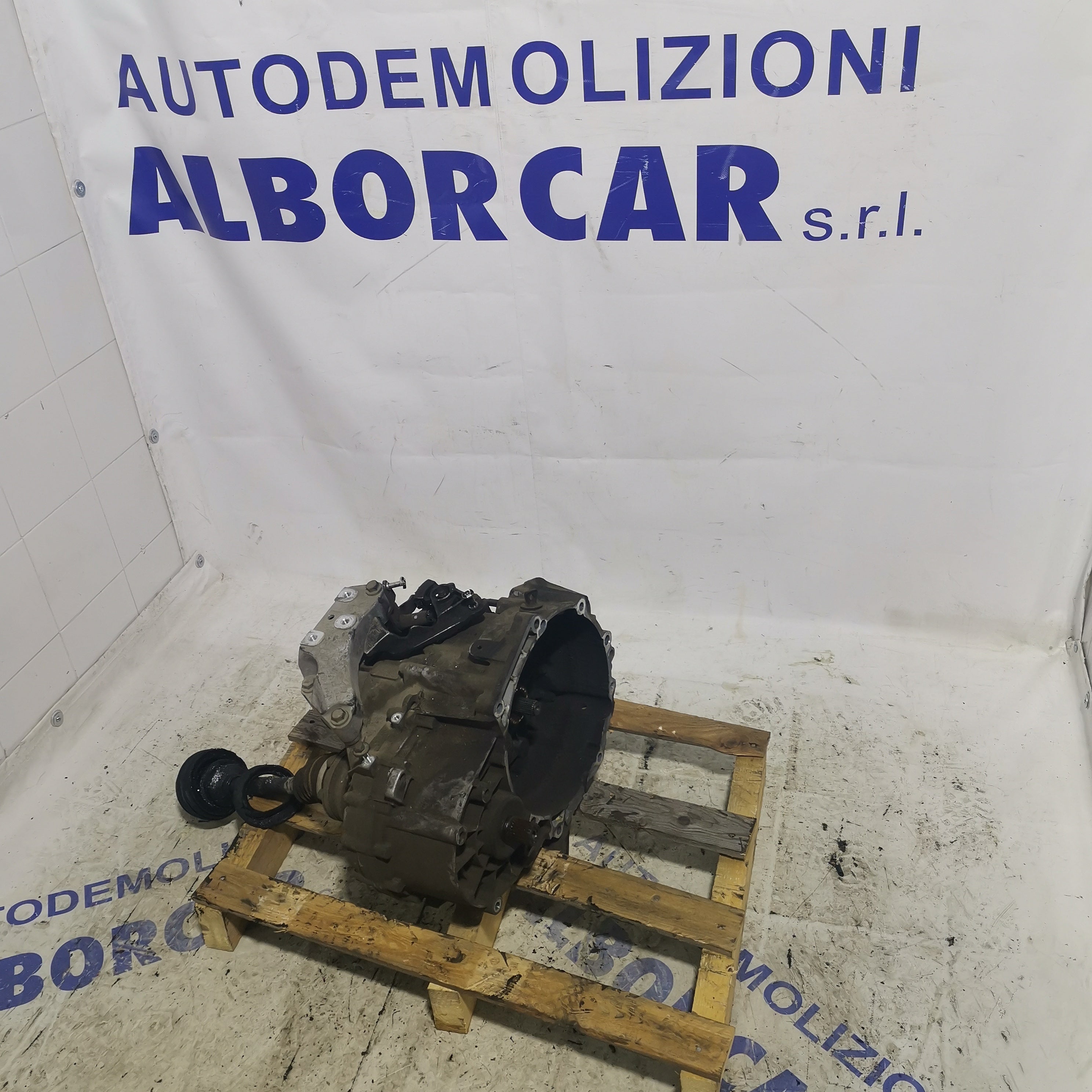 6-speed manual gearbox Volkswagen Golf 5 2.0 TDI code EN-MCMgAL9Zn1 also compatible with Passat B6 year 2004