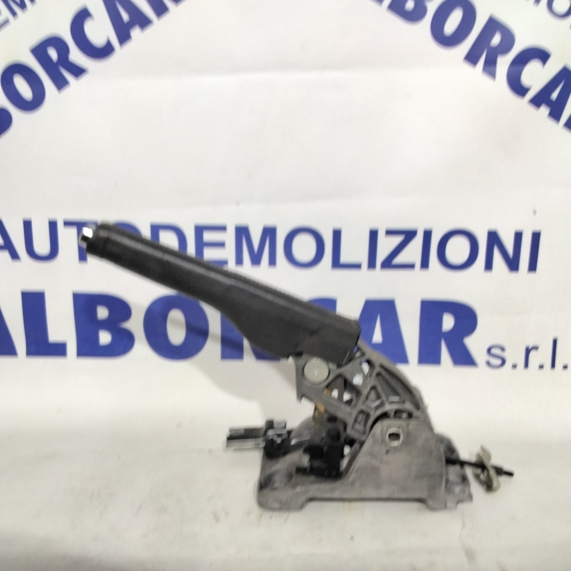handbrake Volkswagen Golf 5 2.0 TDI year 2007 part number: 1K0711303