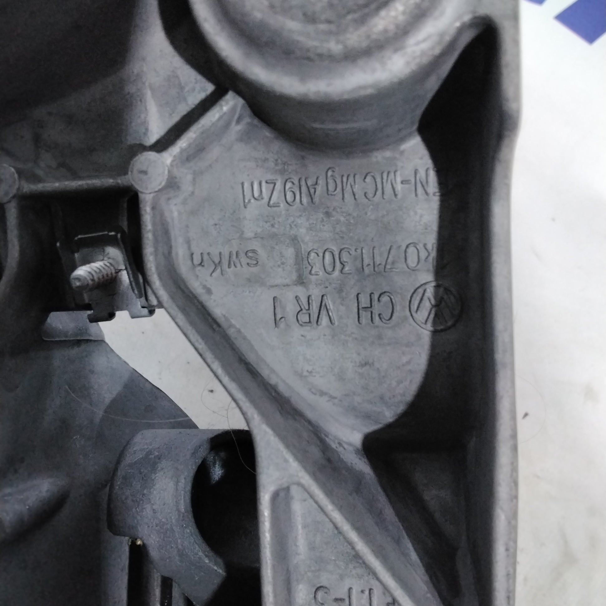 handbrake Volkswagen Golf 5 2.0 TDI year 2007 part number: 1K0711303