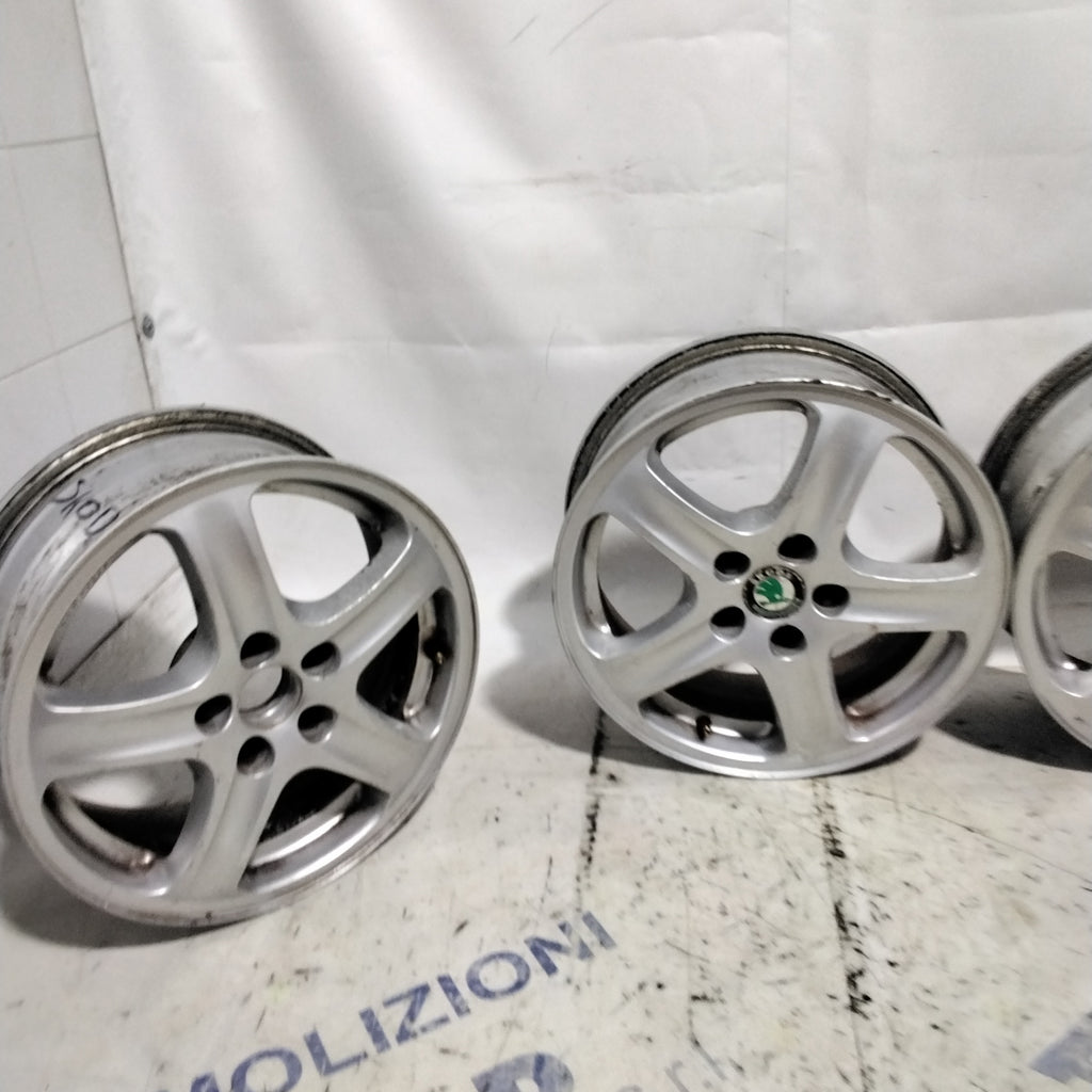4 cerchi in lega 5 fori SKODA 15 pollici