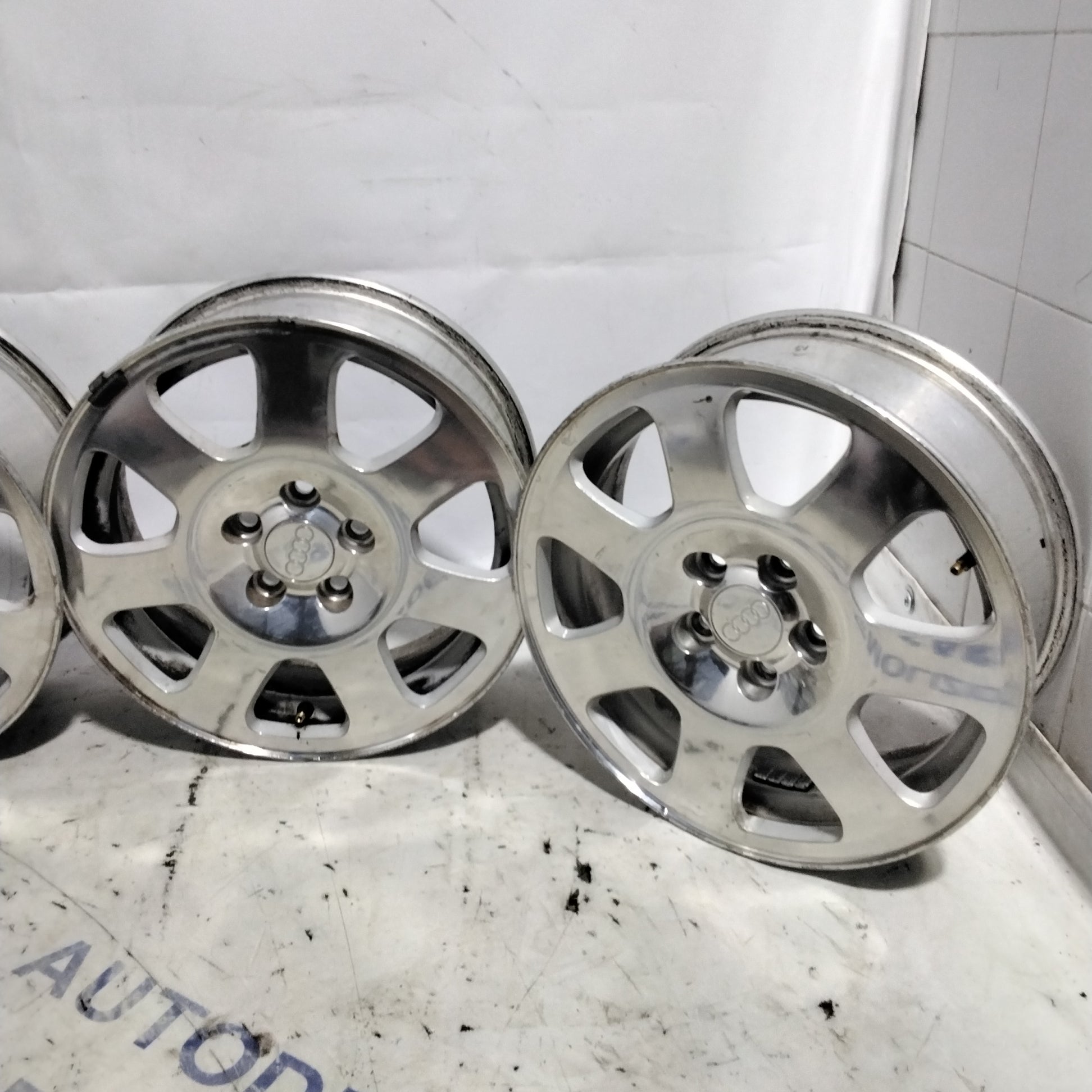 4 cerchi in lega 5 fori AUDI 15 pollici