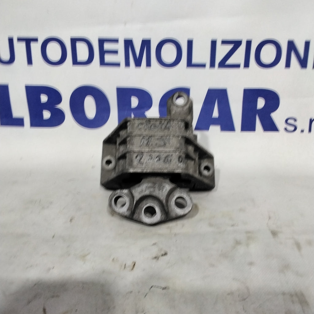 Soporte motor derecho FIAT Croma mjt año 2006 código: V04652