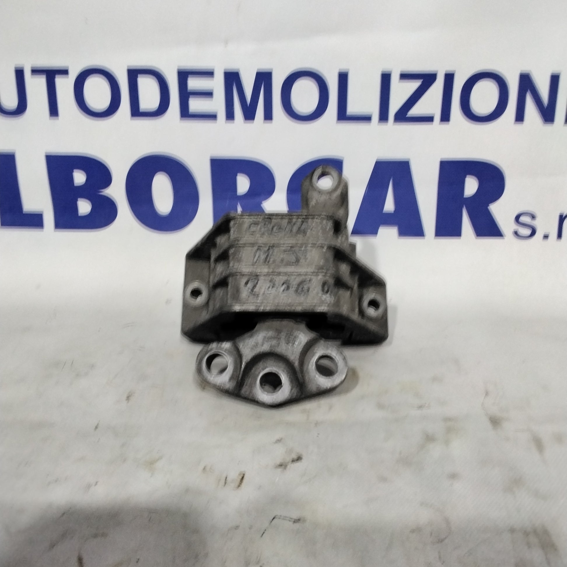 Soporte motor derecho FIAT Croma mjt año 2006 código: V04652