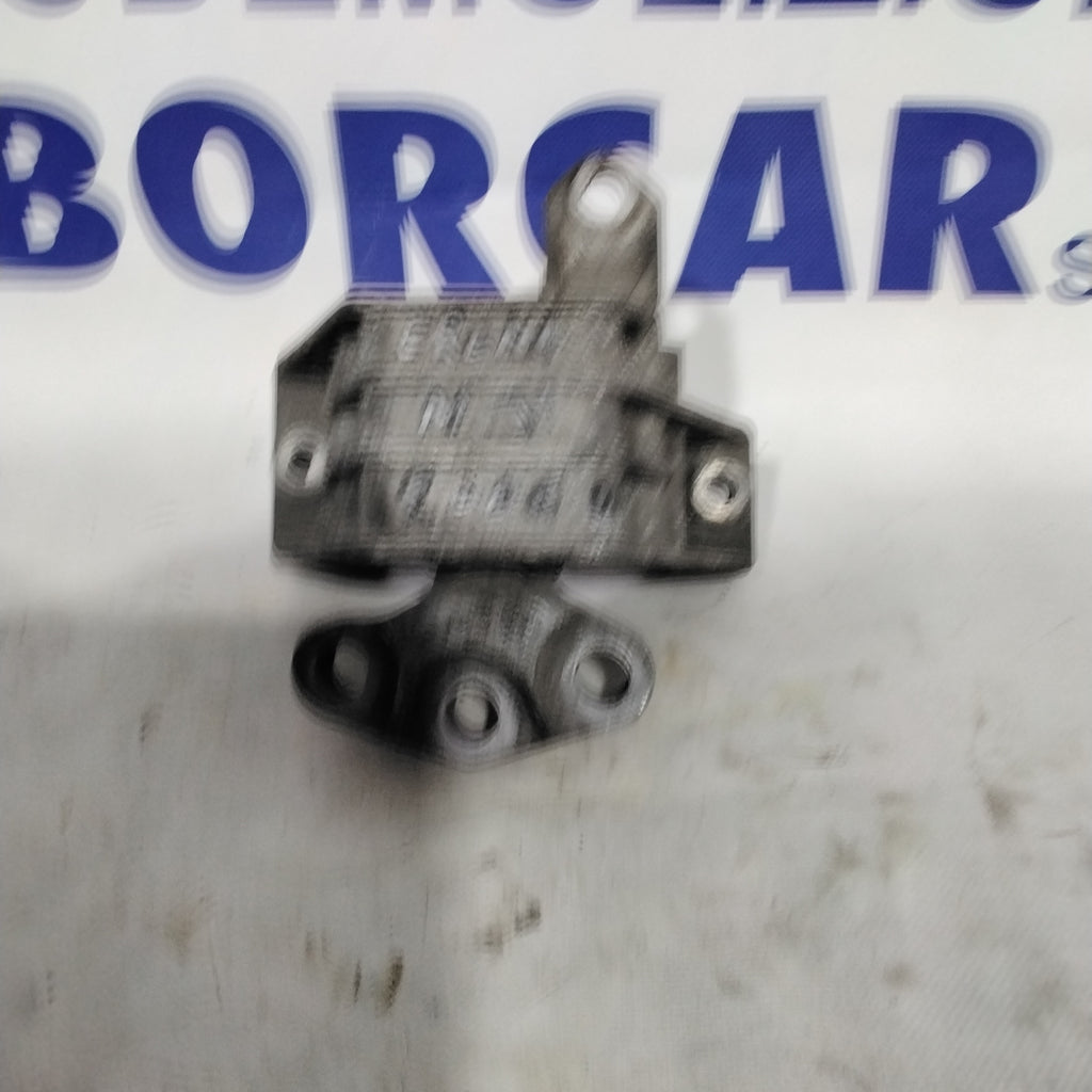 Soporte motor derecho FIAT Croma mjt año 2006 código: V04652