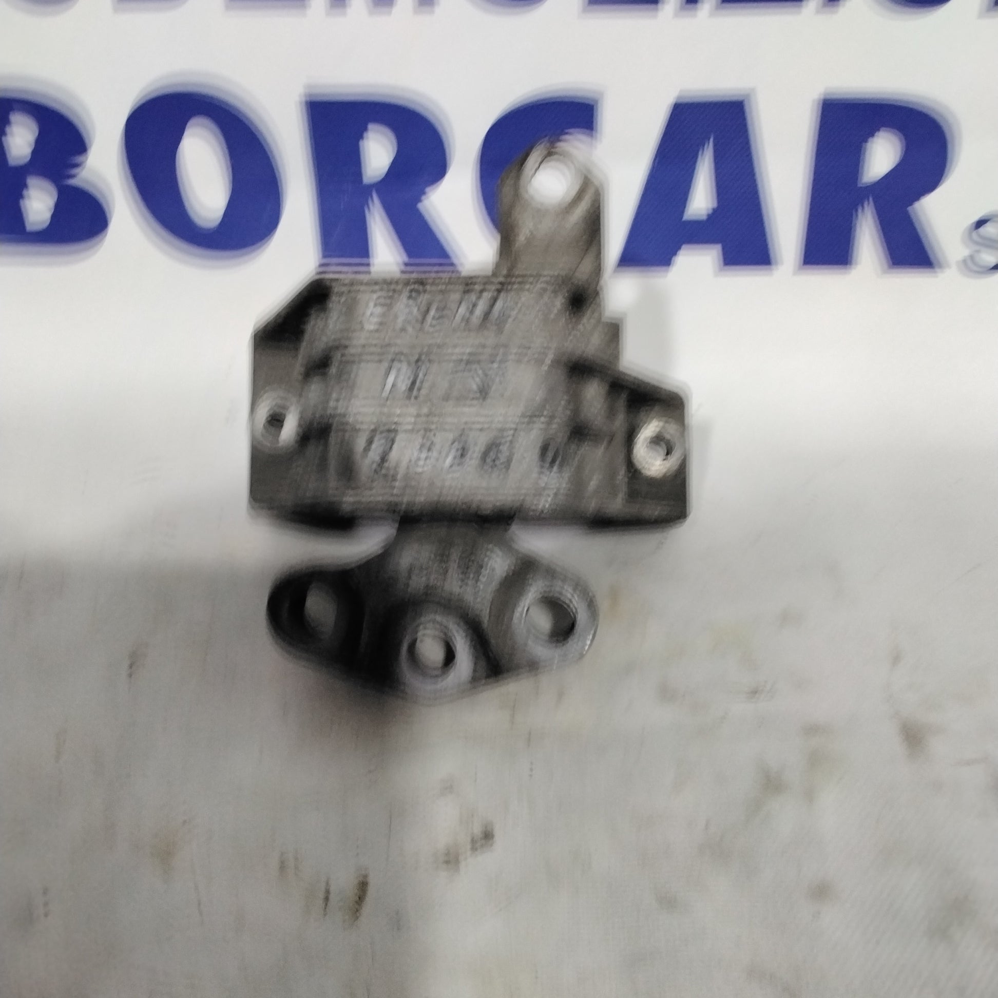 Soporte motor derecho FIAT Croma mjt año 2006 código: V04652