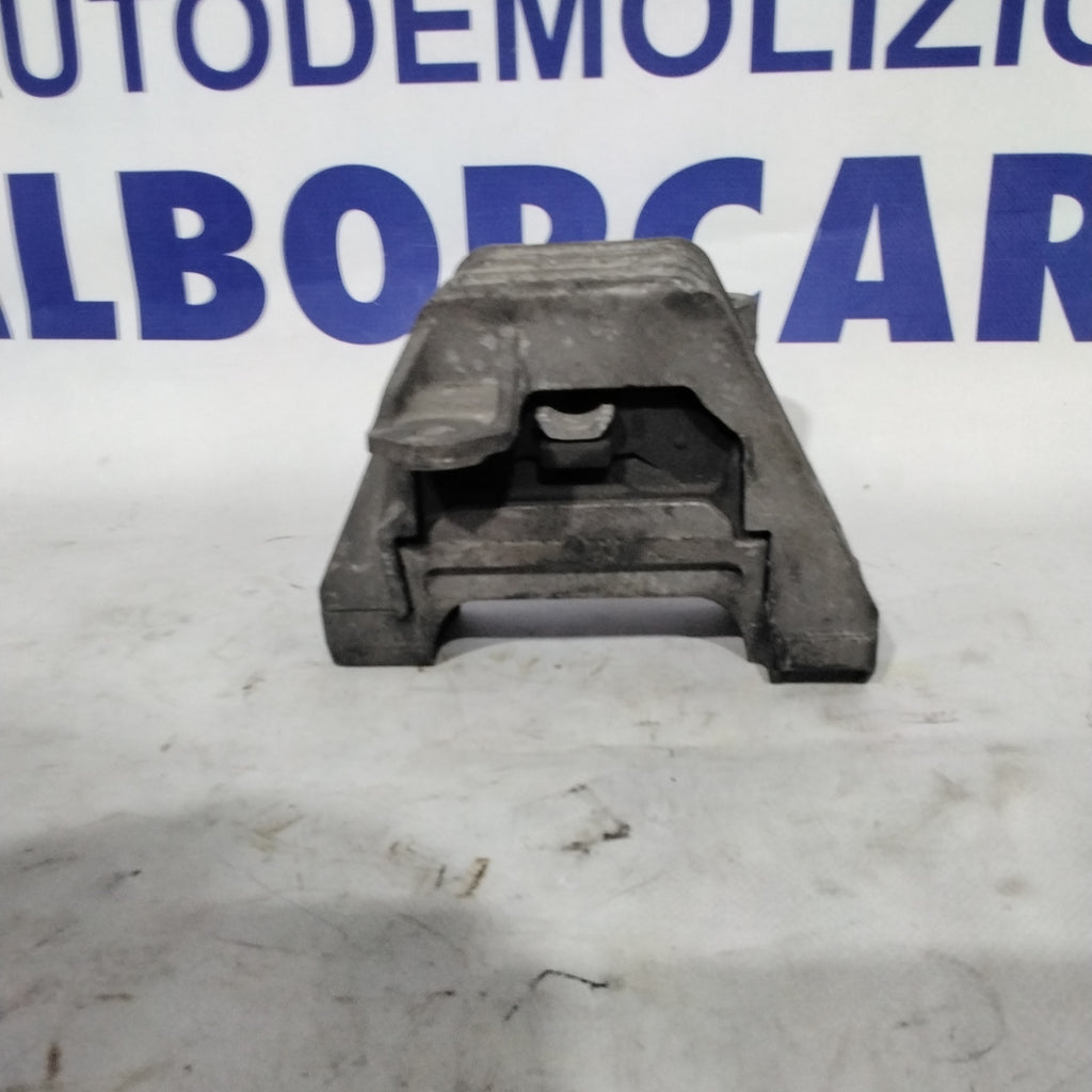 Soporte motor derecho FIAT Croma mjt año 2006 código: V04652