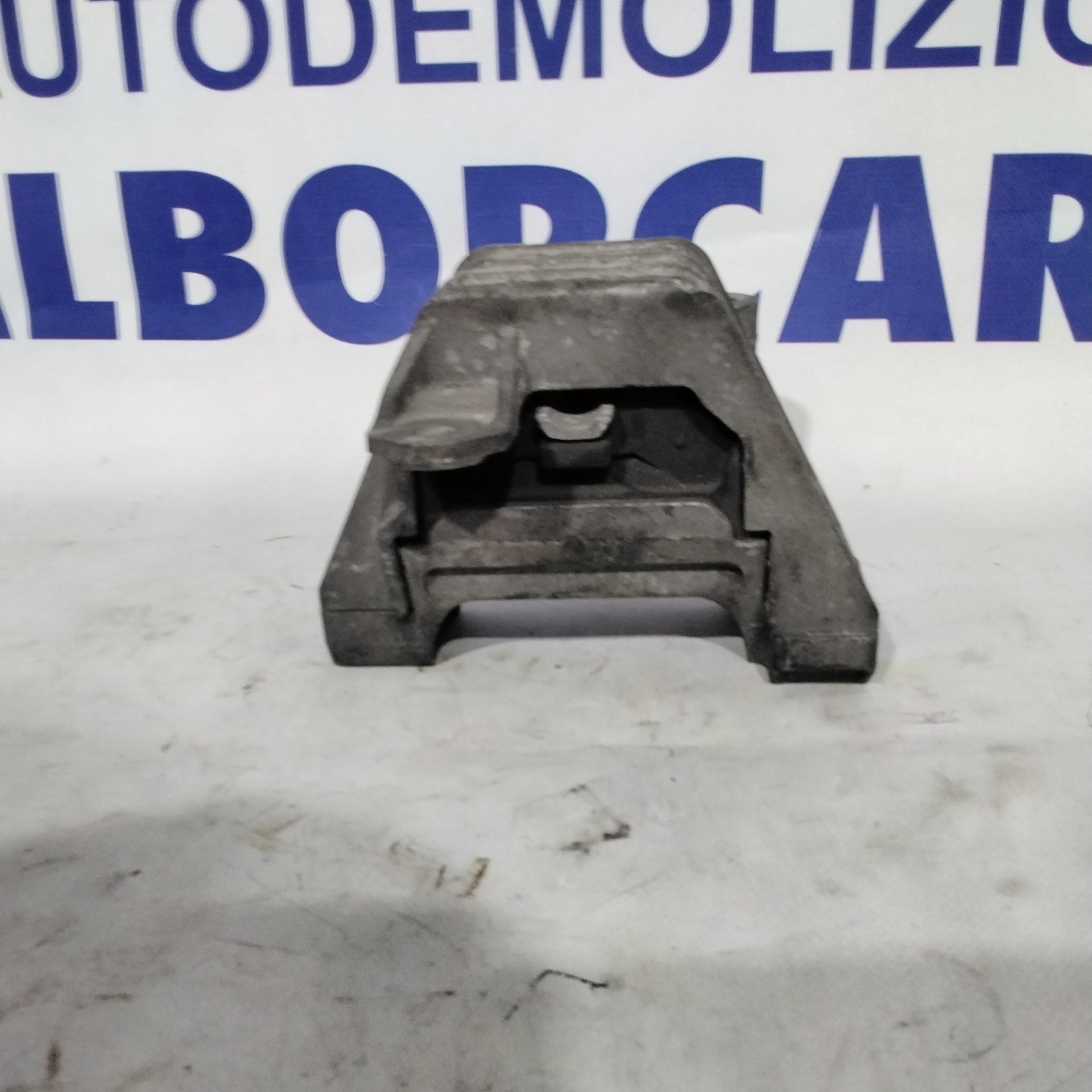 Soporte motor derecho FIAT Croma mjt año 2006 código: V04652