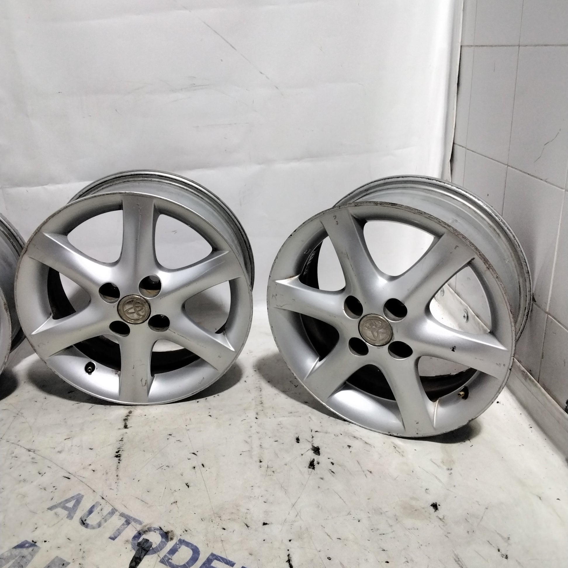 4 cerchi in lega 4 fori TOYOTA 15 pollici
