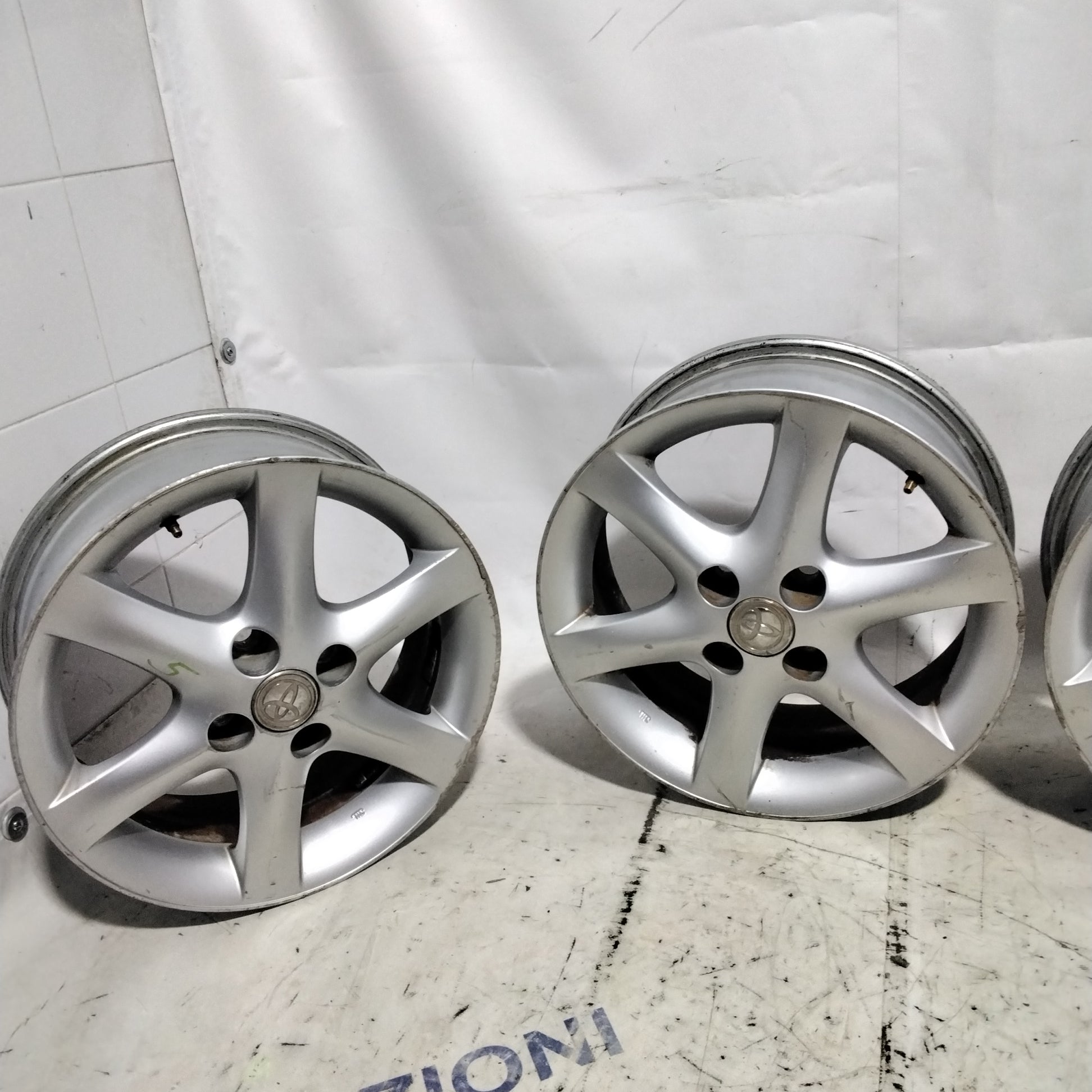 4 cerchi in lega 4 fori TOYOTA 15 pollici