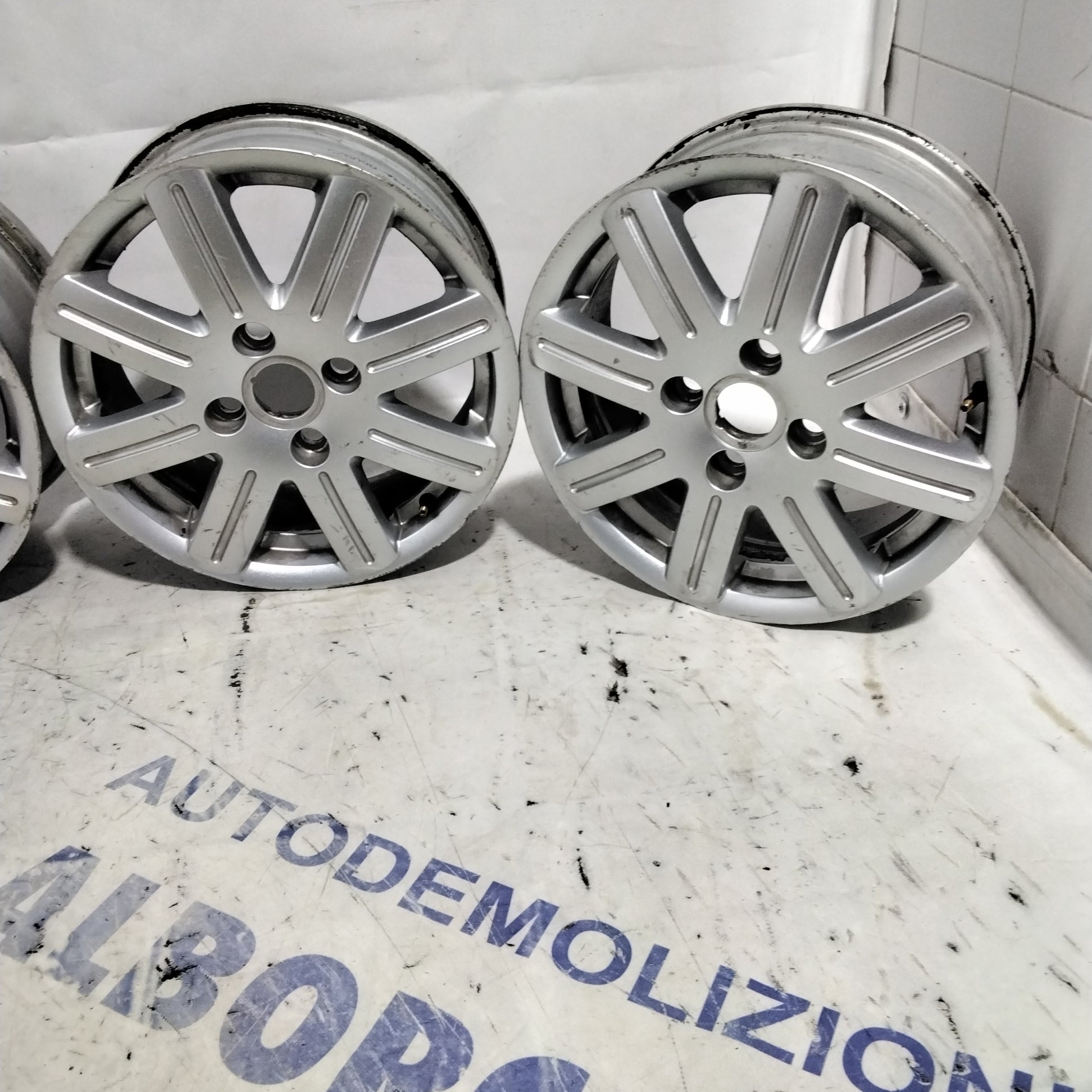 4 cerchi in lega 4 fori FORD  15 pollici