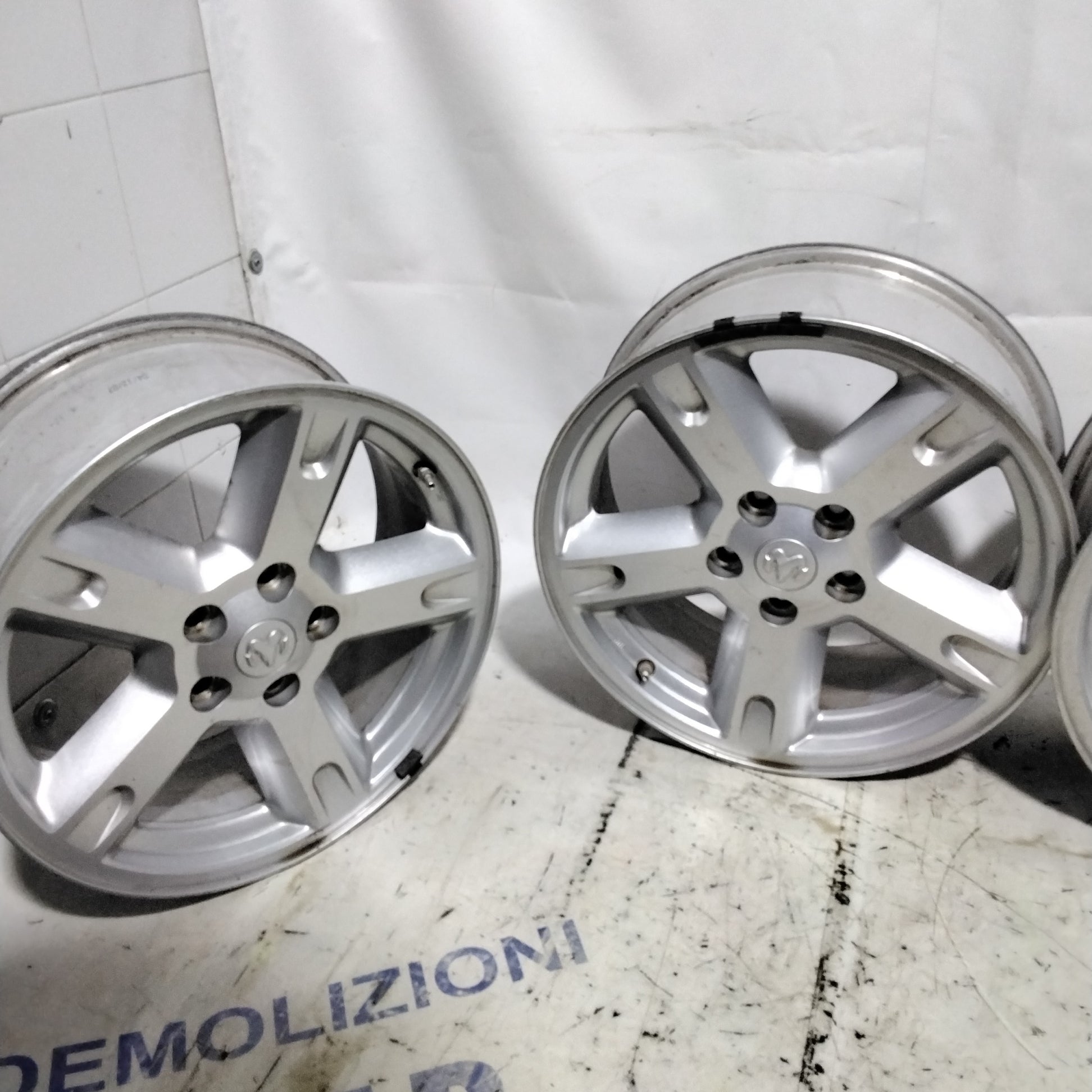 4 cerchi in lega 5 fori DODGE nitro 17 pollici anno 2007