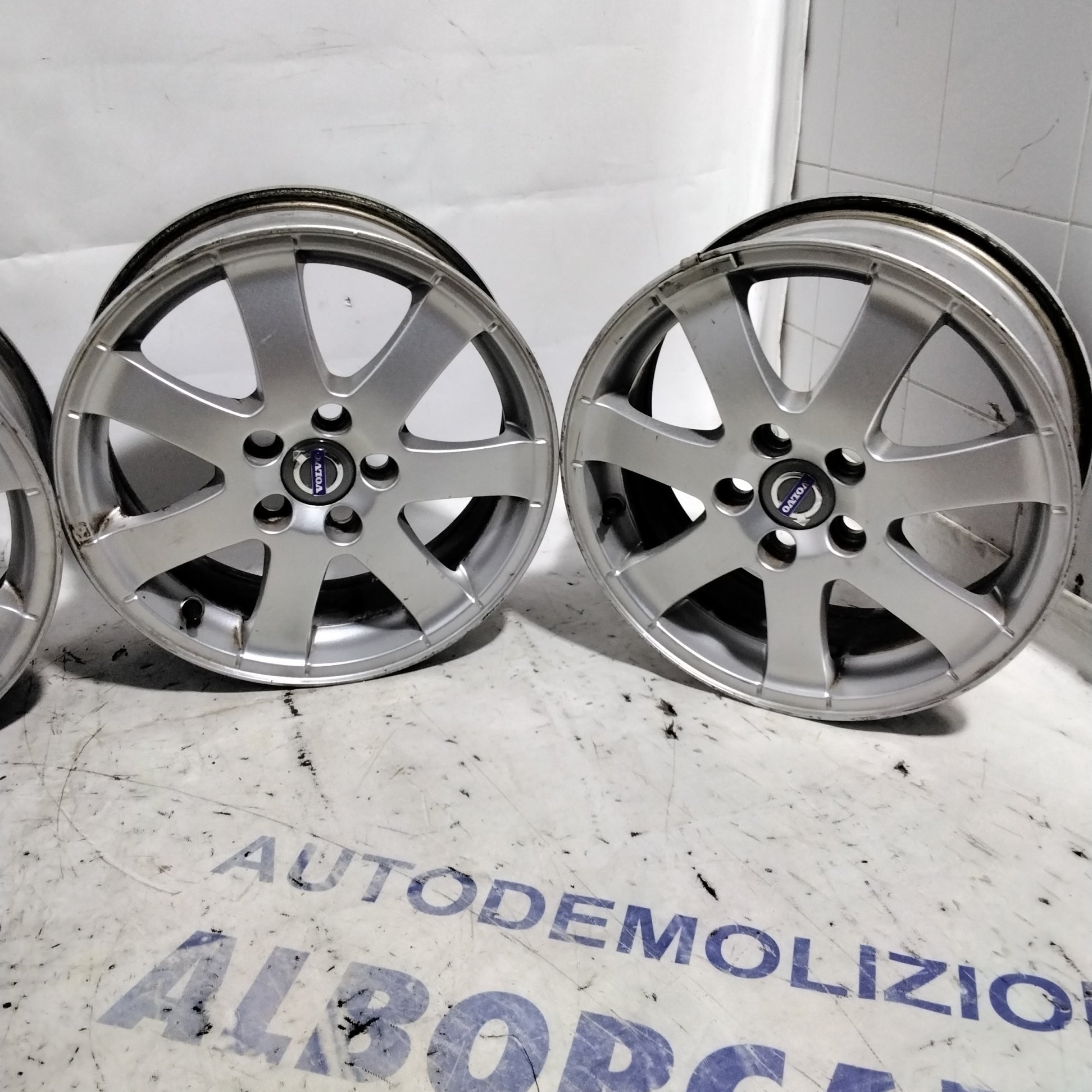 4 cerchi in lega 5 fori VOLVO s40 16 pollici anno 2010
