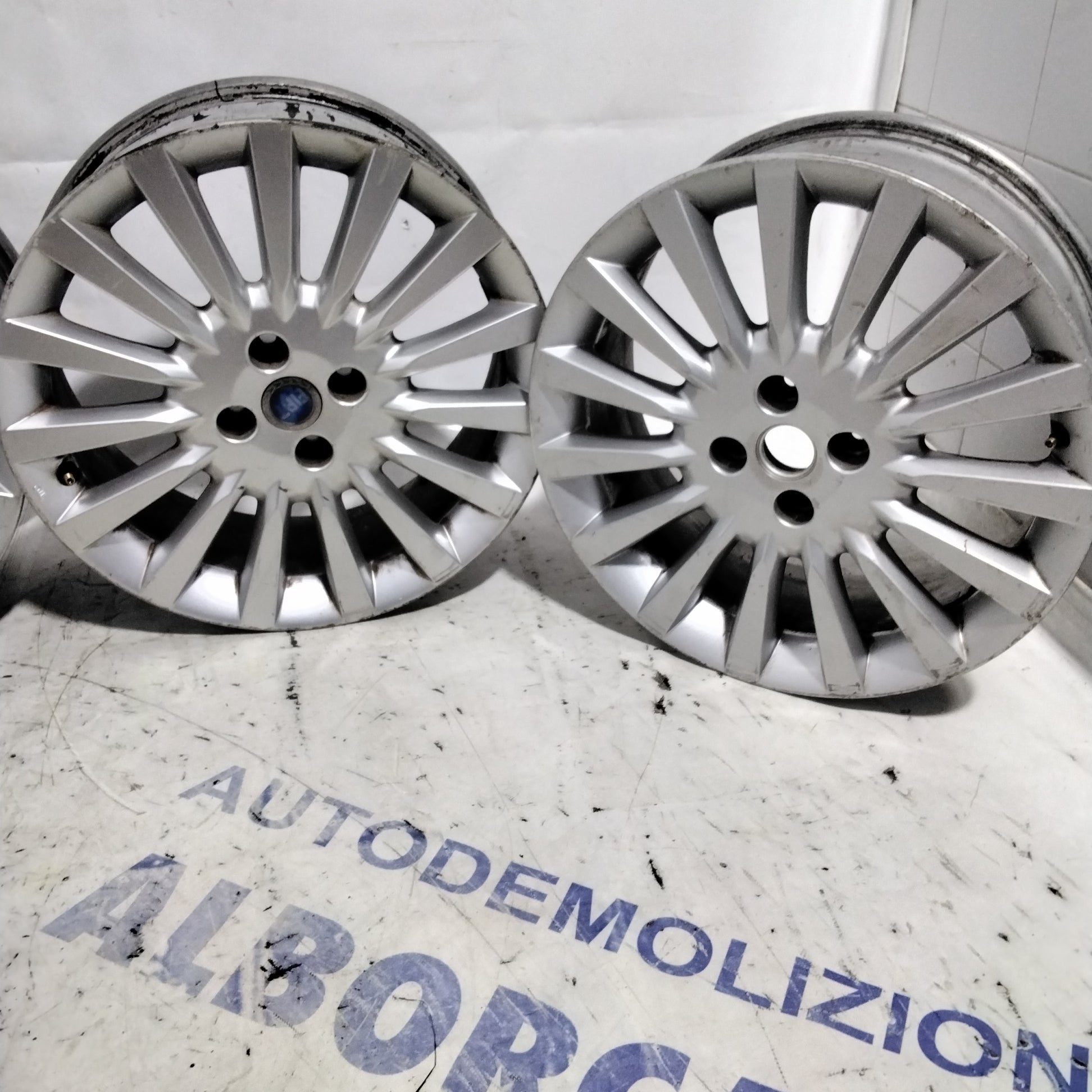 4 cerchi in lega 4 fori FIAT grande punto 17 pollici