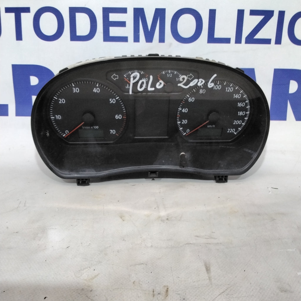 quadro strumenti/contachilometri VOLKSWAGEN polo codice:6Q0920804