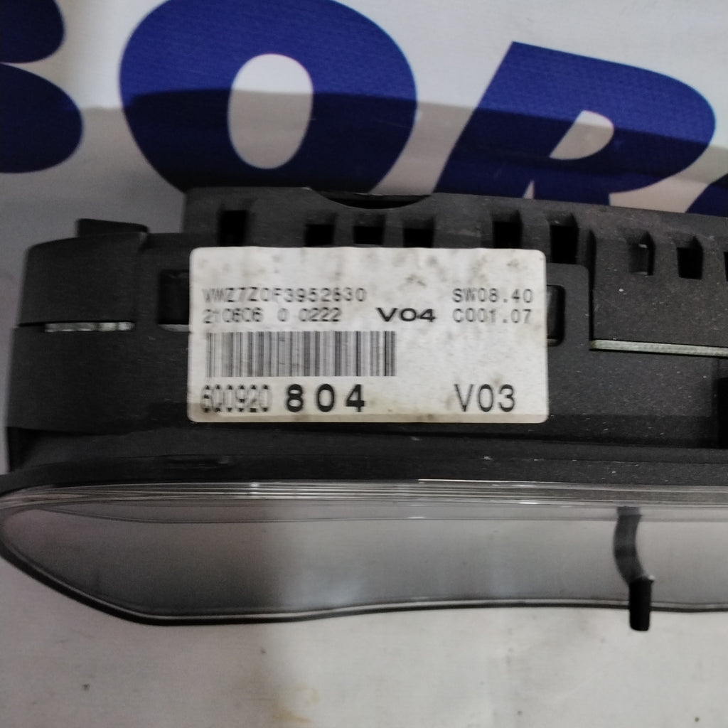 quadro strumenti/contachilometri VOLKSWAGEN polo codice:6Q0920804