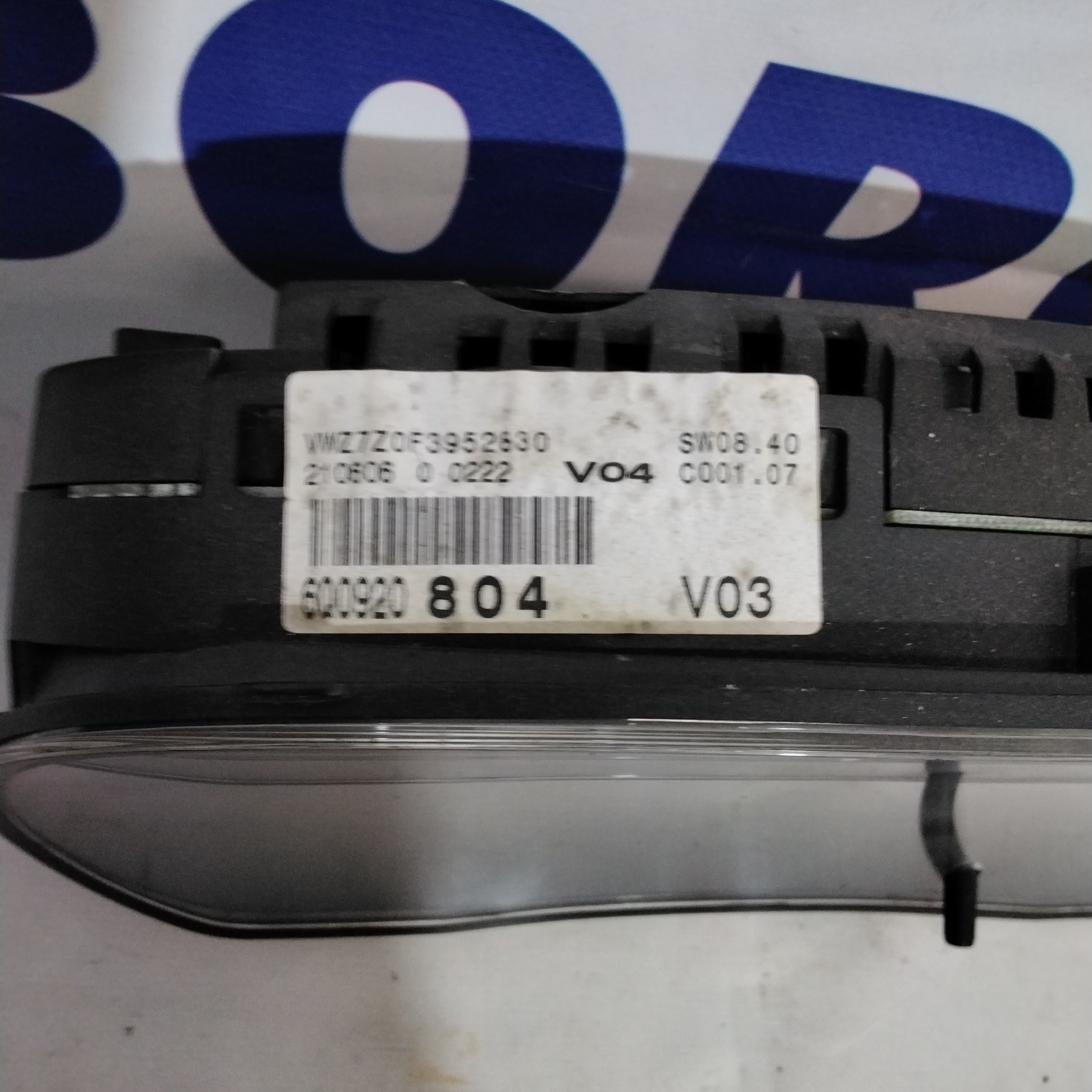 quadro strumenti/contachilometri VOLKSWAGEN polo codice:6Q0920804