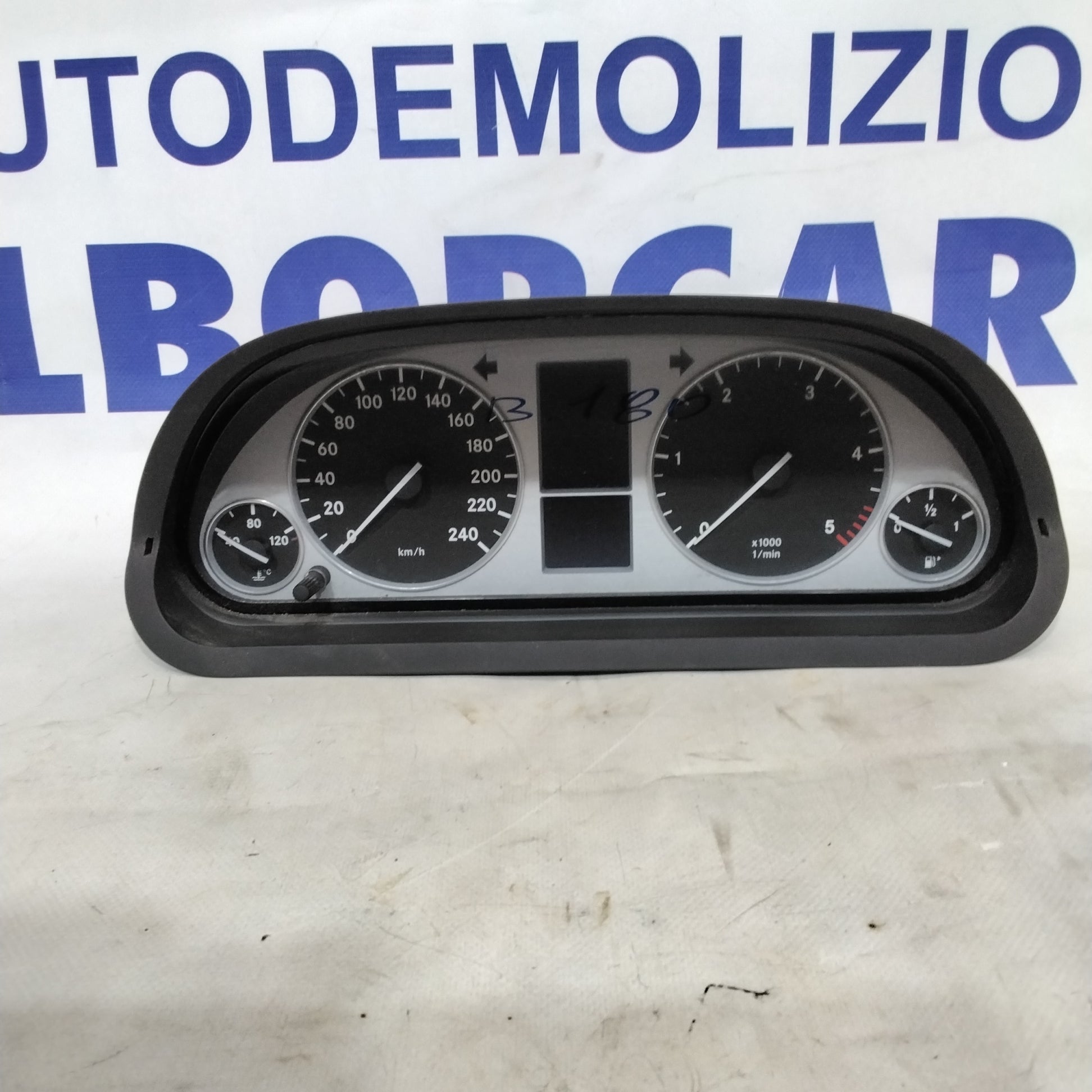 cuadro de instrumentos/cuentakilómetros MERCEDES clase B180 año 2006 código:1031098110