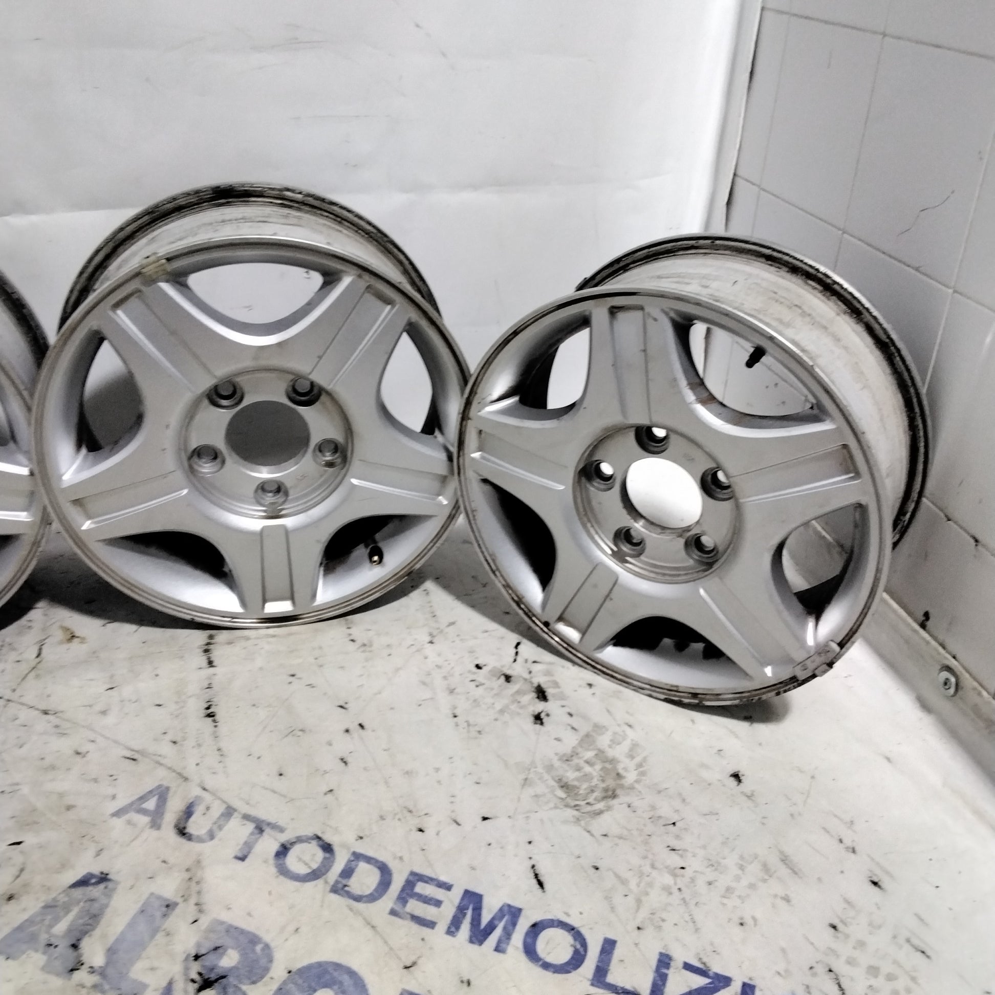 4 cerchi in lega 5 fori TOYOTA corolla verso 16 pollici anno