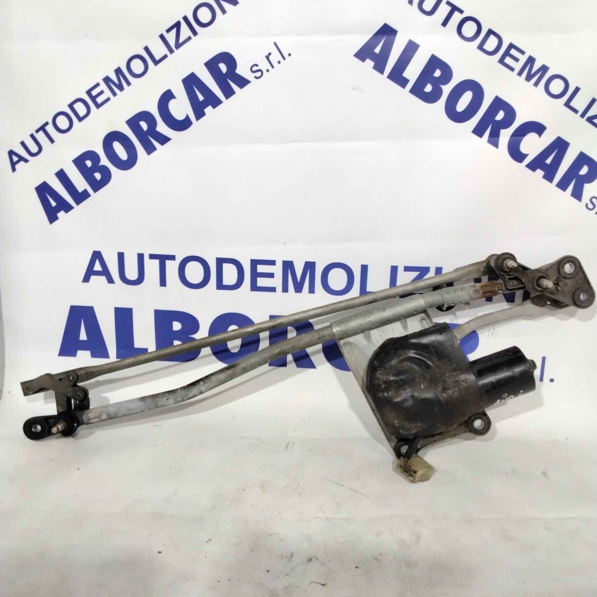Motor de limpiaparabrisas Audi A8 2.5 diésel año 2001 código: 401955113
