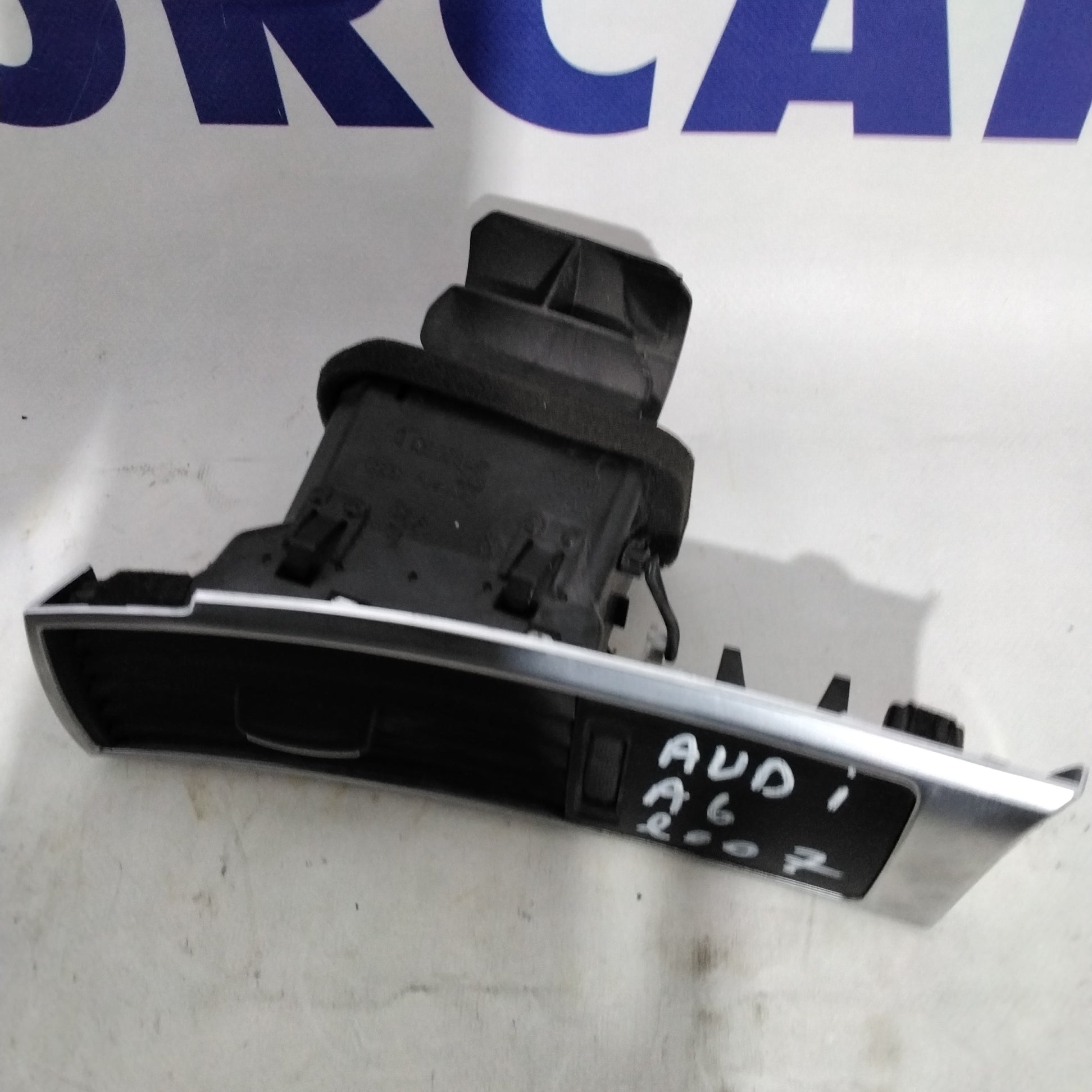 Left air vent AUDI a6 year 2007 code:4F1820901