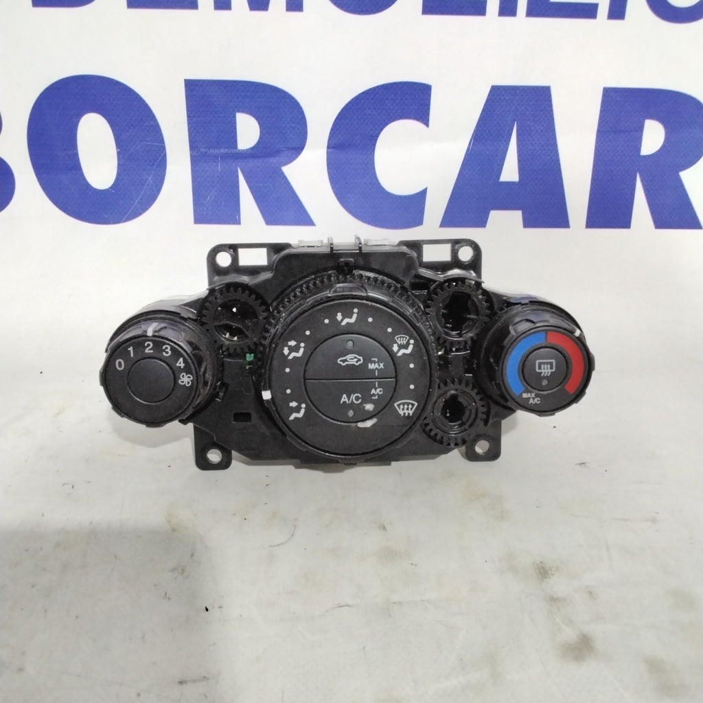Mando climatizador/calefacción FORD Fiesta año 2008/2012 código: 8A6118549