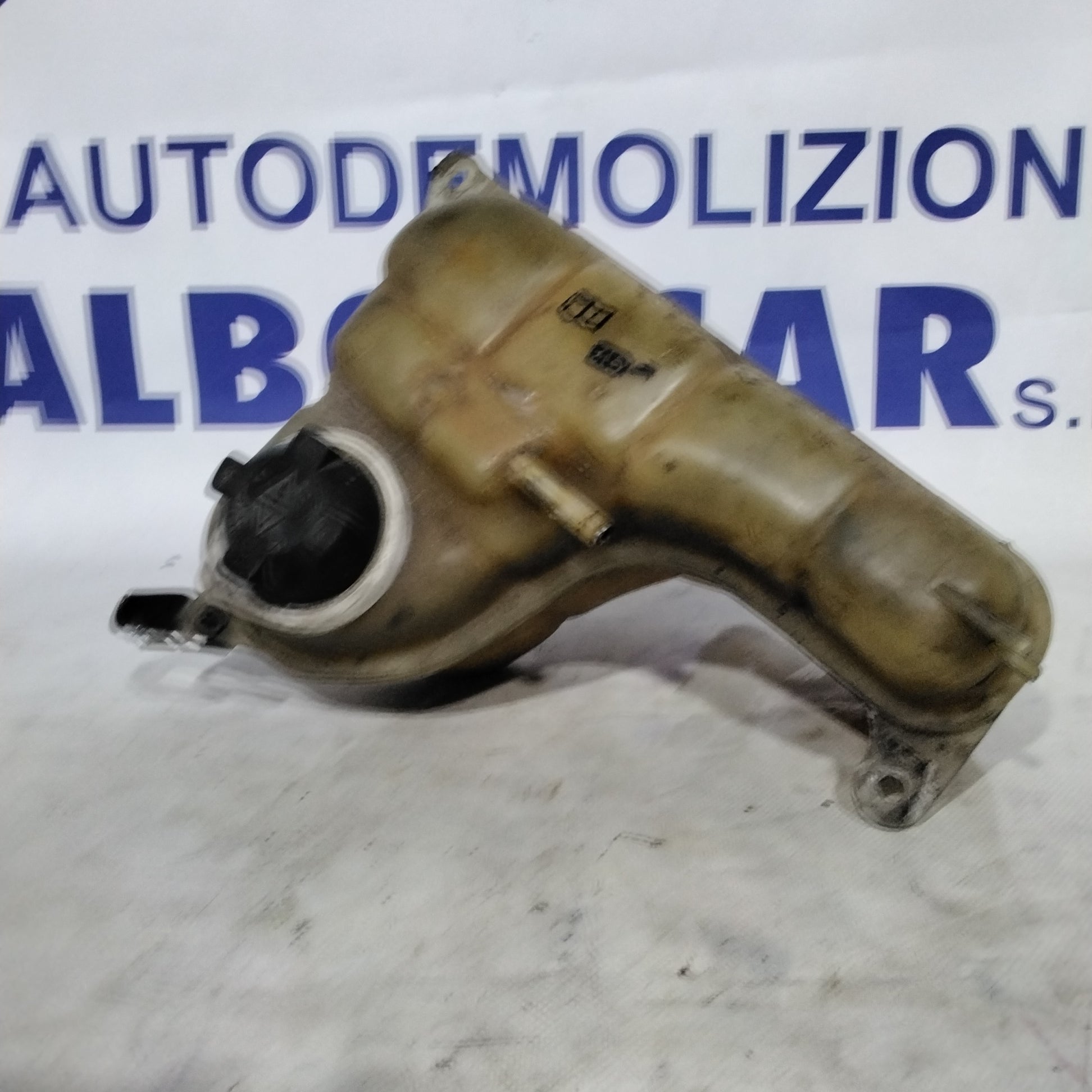 Vaschetta dell'acqua radiatore audi A8 2.5 tdi anno 2001