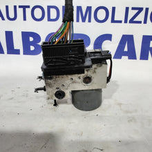 Carica l&#39;immagine nel visualizzatore di Gallery, Pompa Centralina abs AUDI  A8 2.5 tdi anno 2001 codice:0265202401

