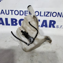 Carica l&#39;immagine nel visualizzatore di Gallery, Vaschetta dell&#39;acqua tergicristallo fiat grande punto anno 2006
