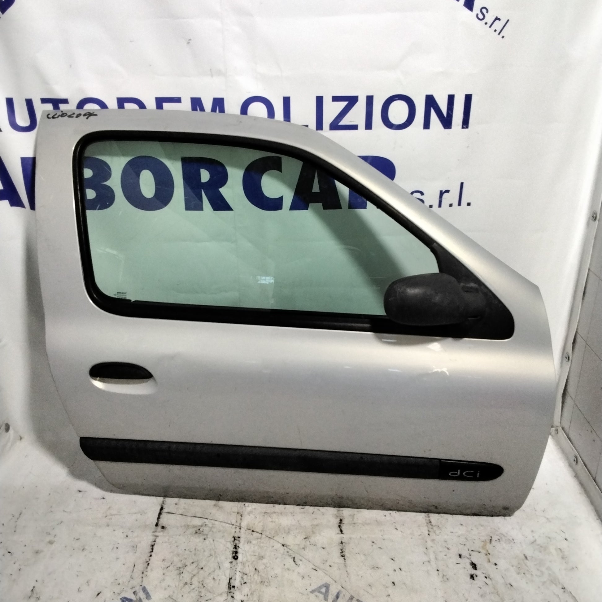 Puerta delantera derecha RENAULT Clio 3 puertas diésel año 2004