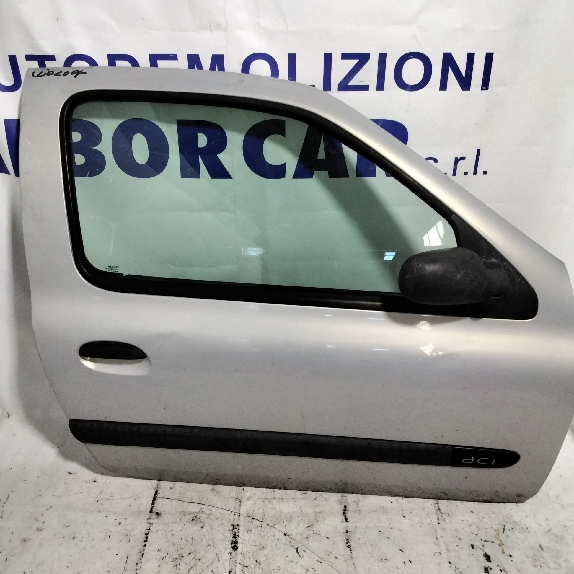 Puerta delantera derecha RENAULT Clio 3 puertas diésel año 2004