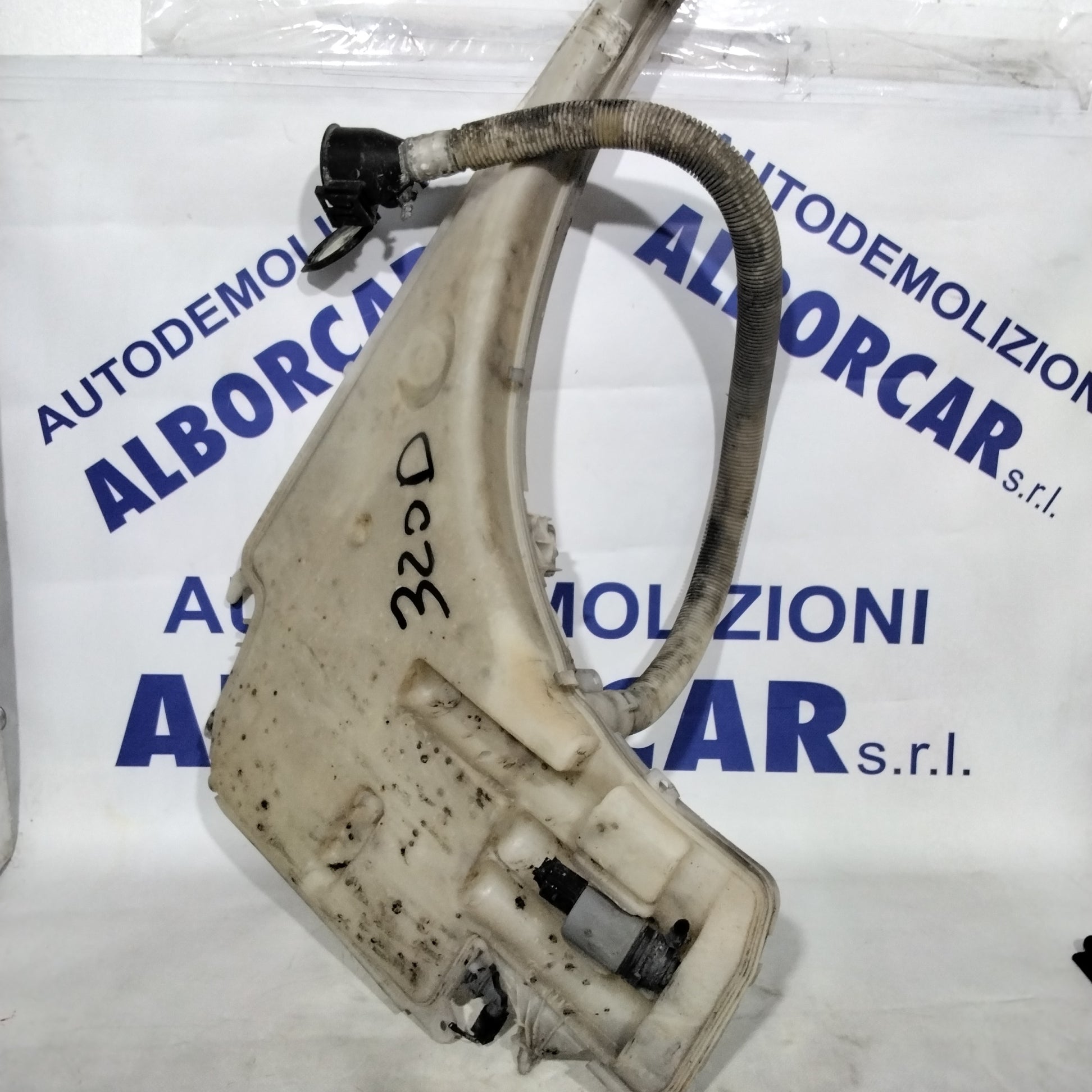 Depósito de agua limpiaparabrisas BMW 320 diésel año 2006