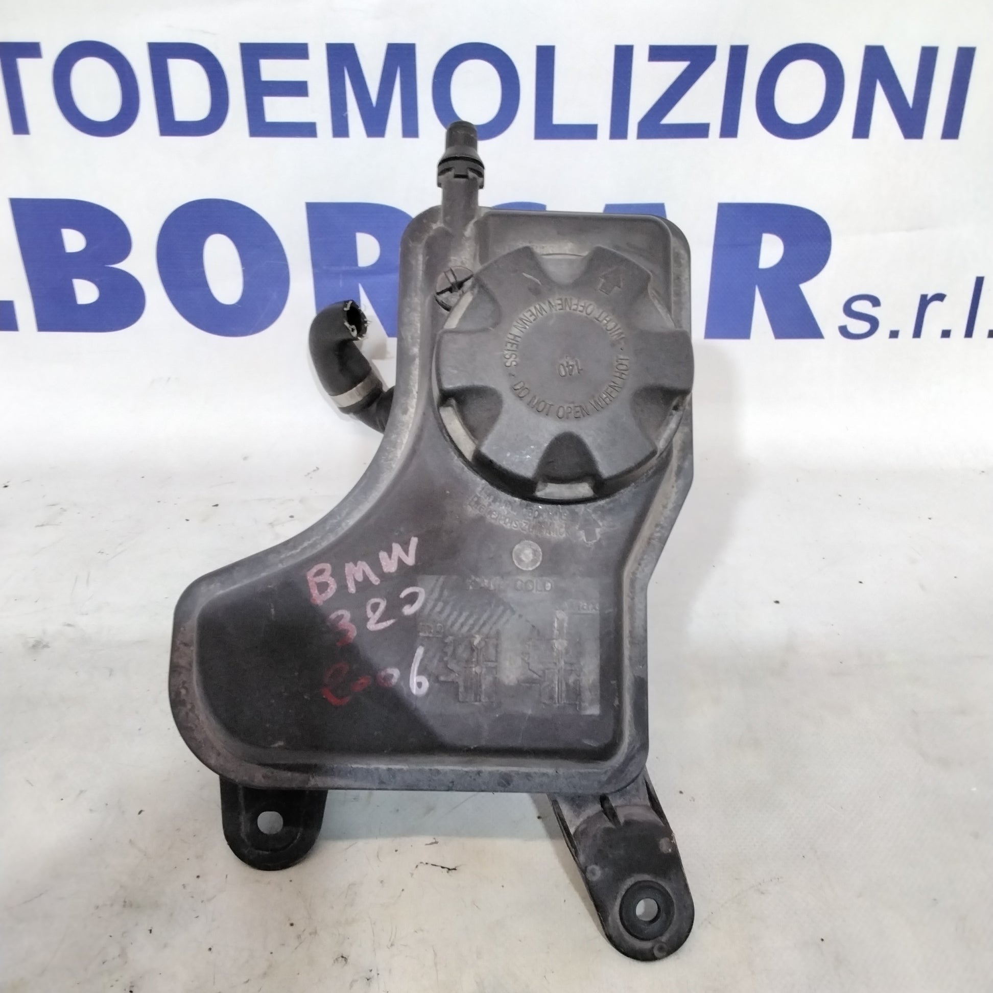 Radiator coolant tank BMW 320 year 2006 part number: 780029101