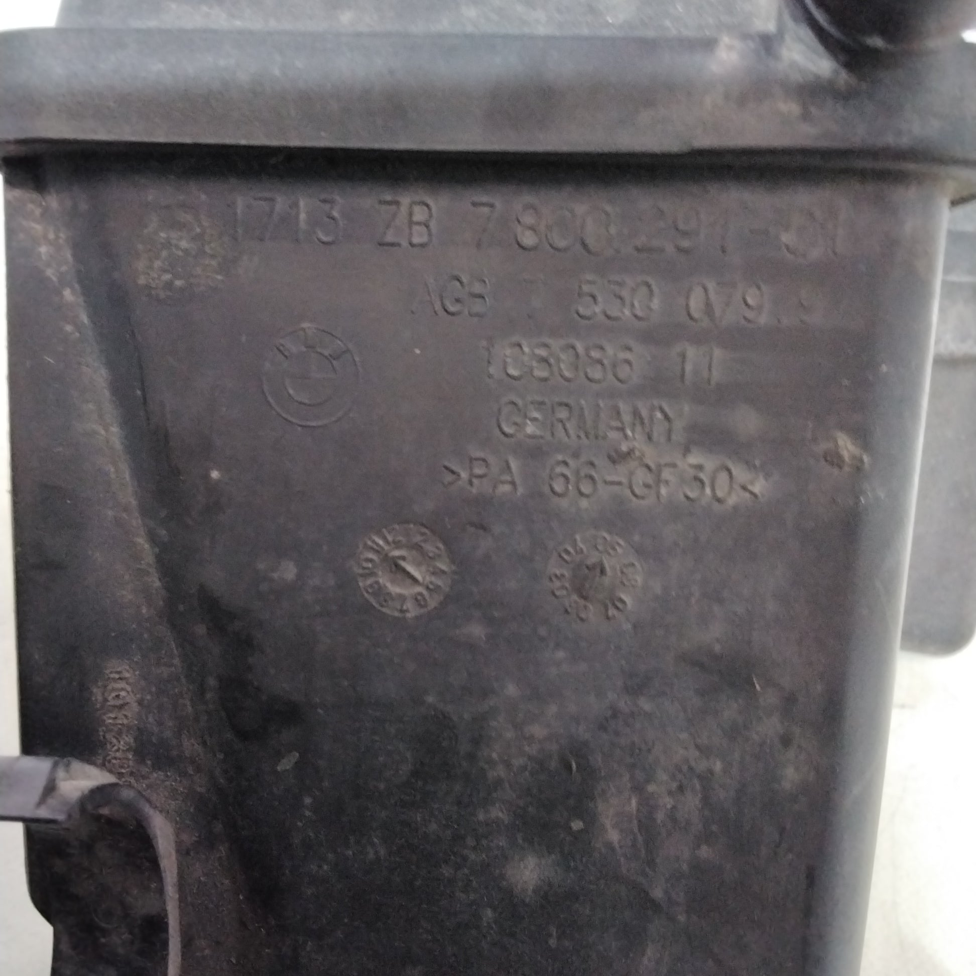 Radiator coolant tank BMW 320 year 2006 part number: 780029101