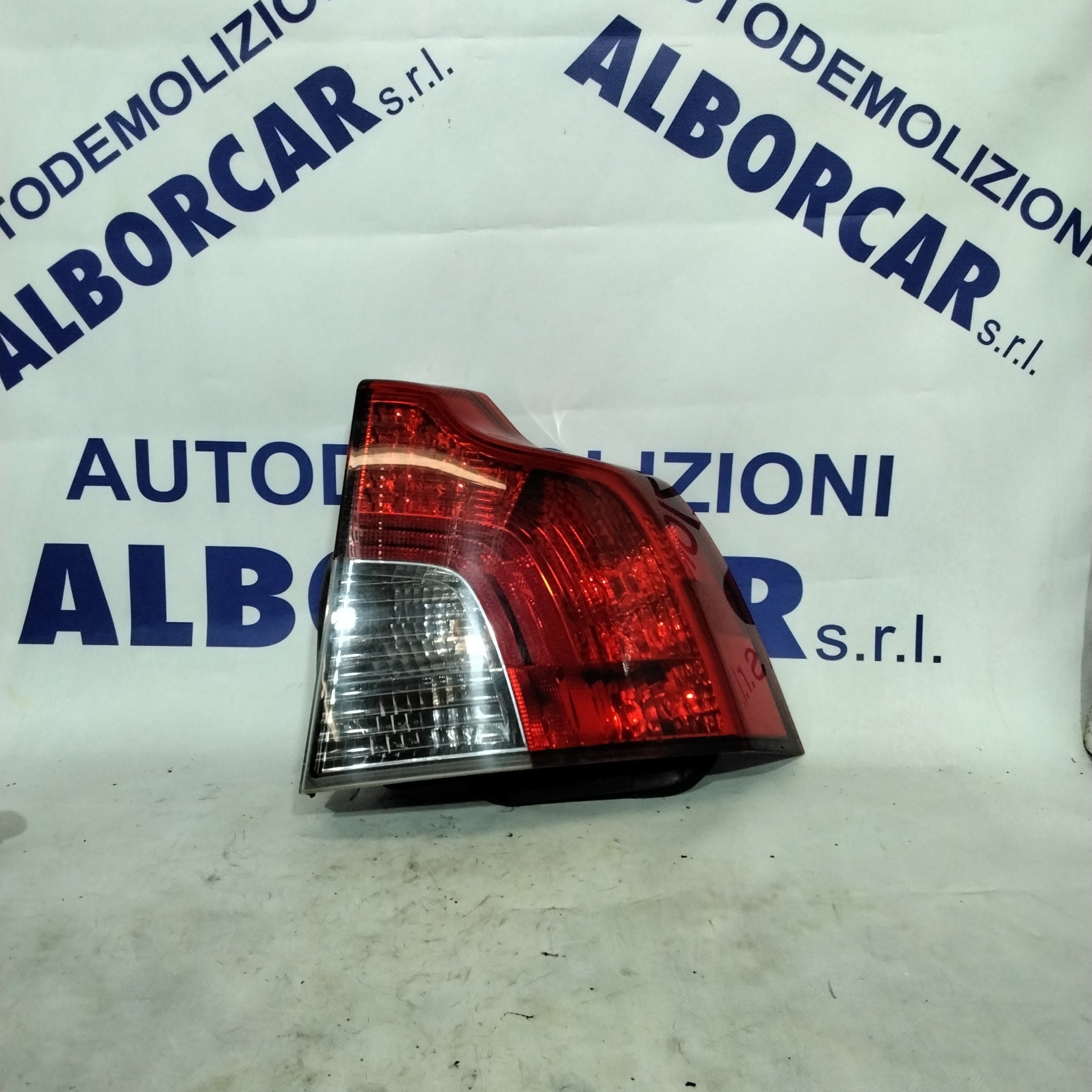 Piloto trasero derecho Volvo S40 año 2008 código 31214608