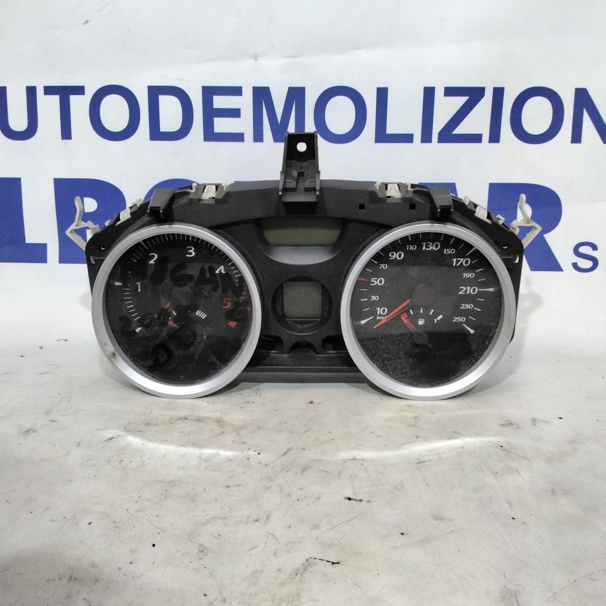 Quadro strumento /contachilometri  renault megane 2 serie anno 2005 codice:8200720313