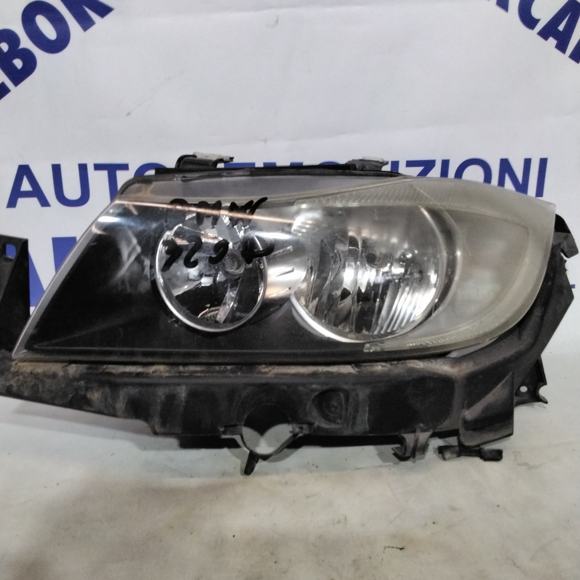 Faro fanale sinistro  bmw 320 anno 2006 codice:89311630