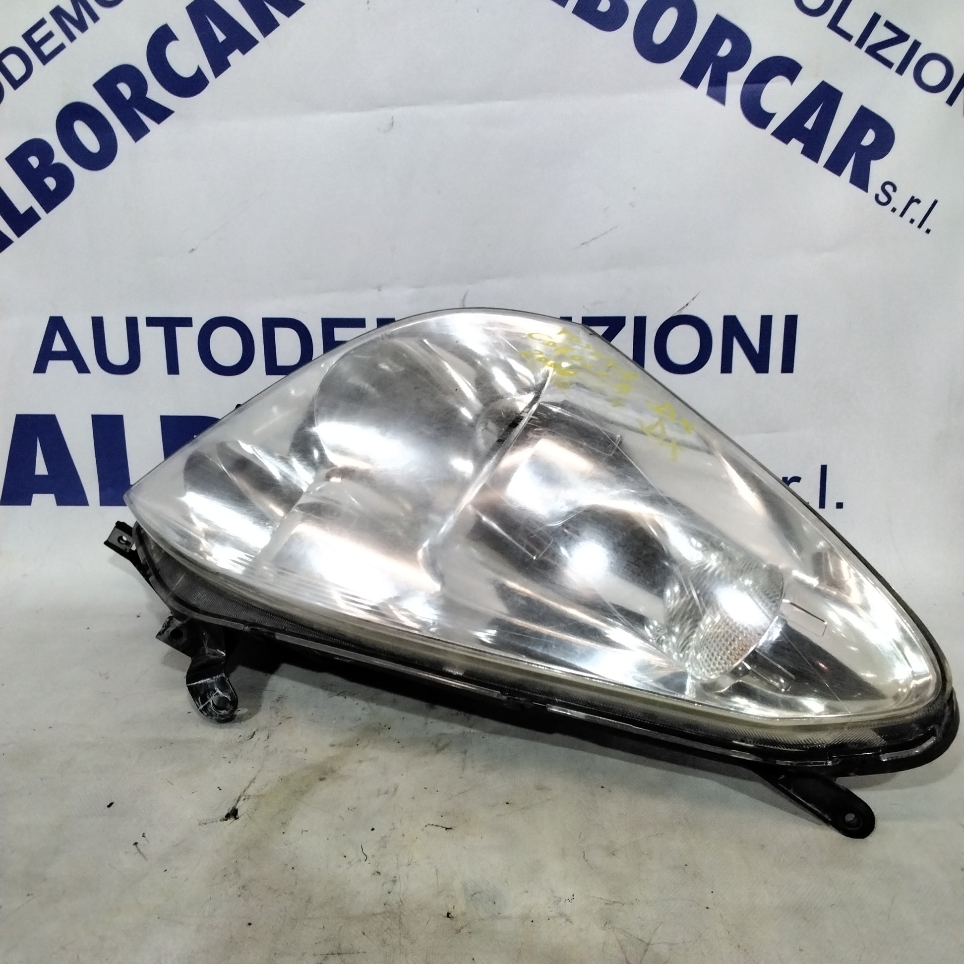 right front headlight/lamp Toyota Corolla year 2006 (sf8p4)