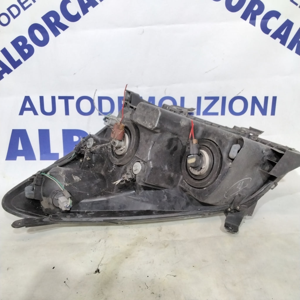 right front headlight/lamp Toyota Corolla year 2006 (sf8p4)